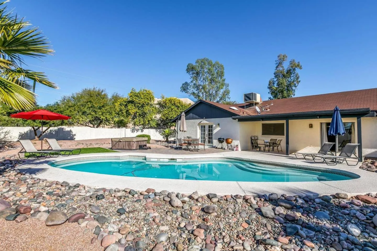 Bell Villa - Resort Living - Pool - Location - Events