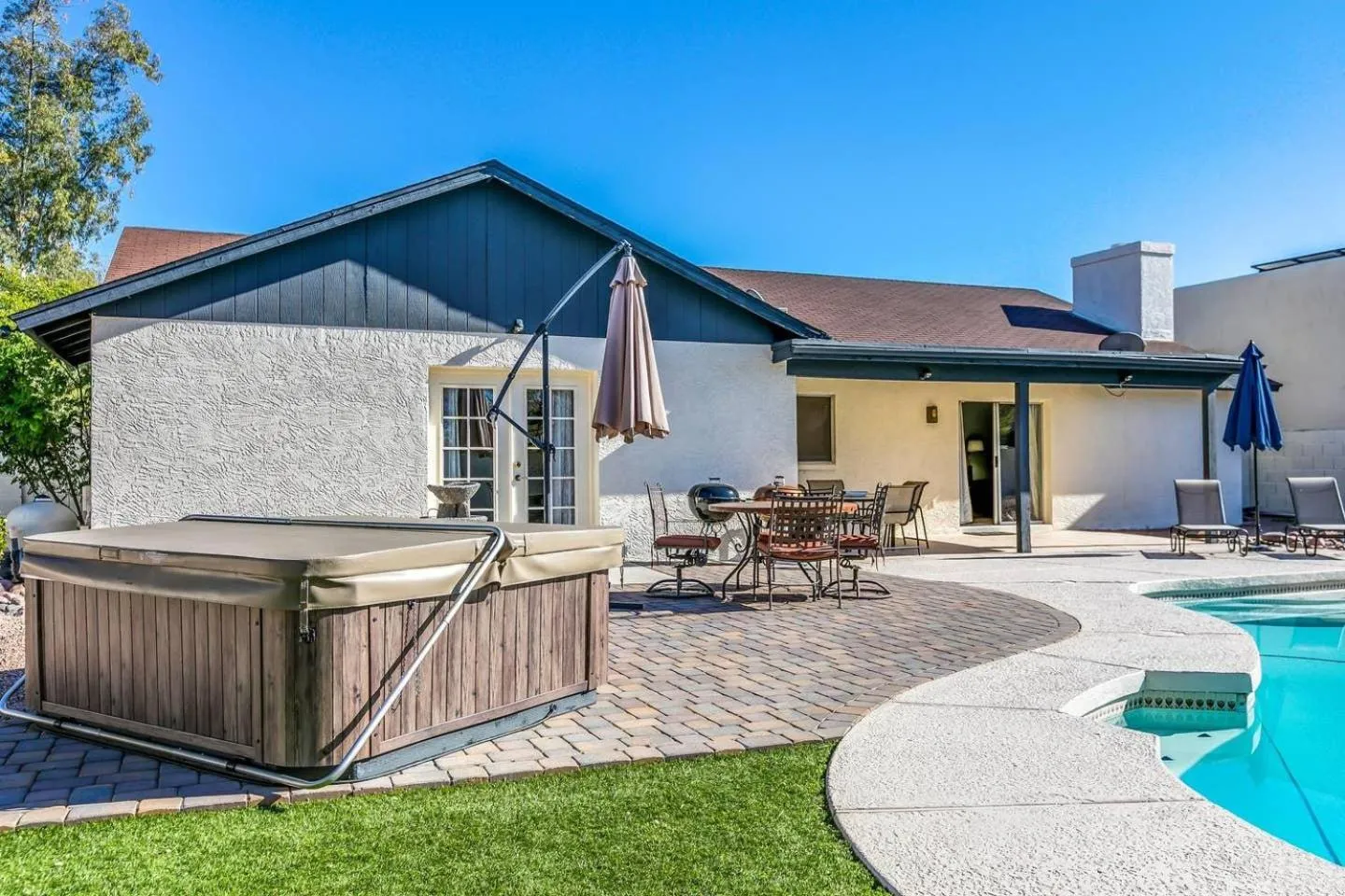 Bell Villa - Resort Living - Pool - Location - Events