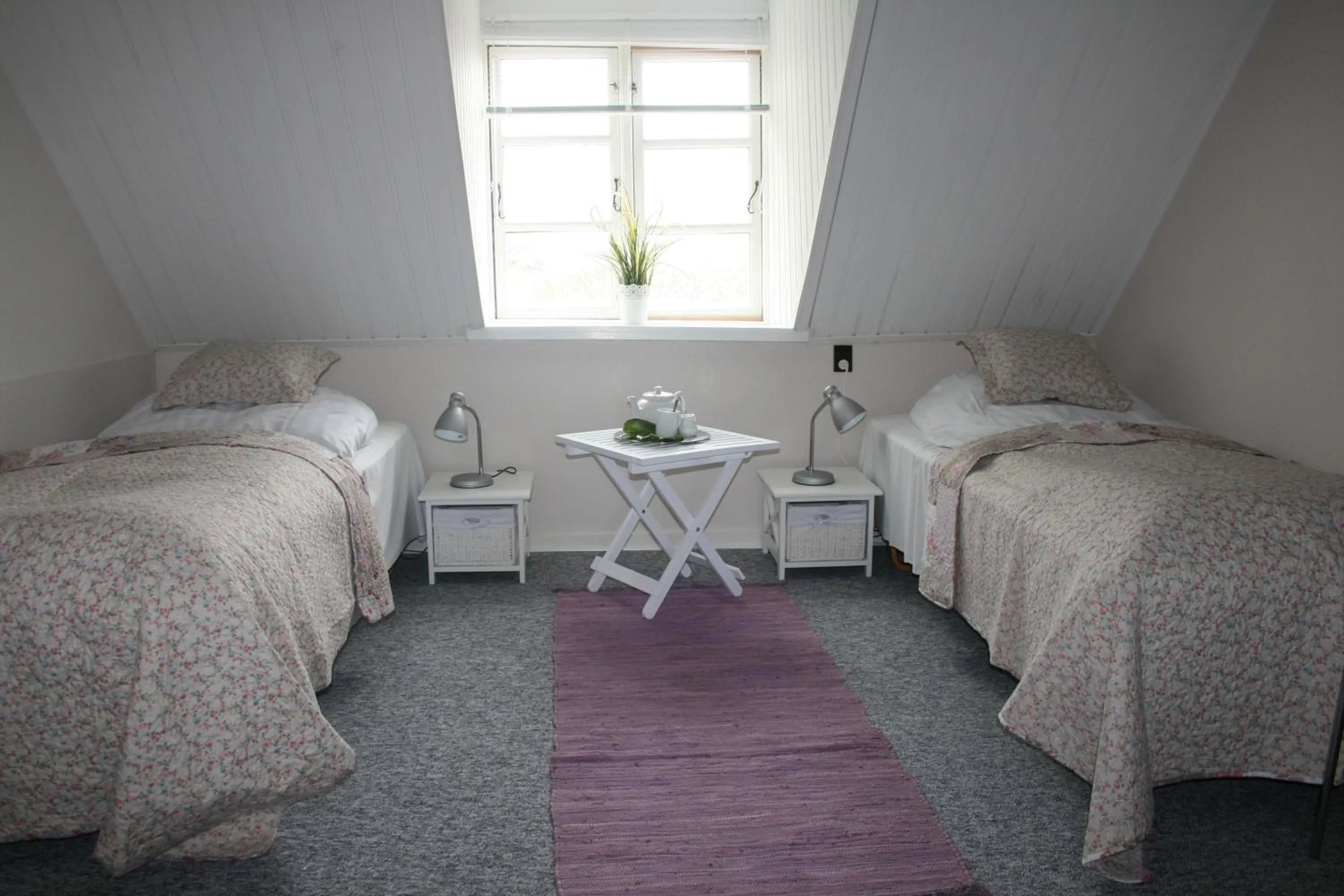 Economy Twin Room with Shared Bathroom in Hotel Ærøhus