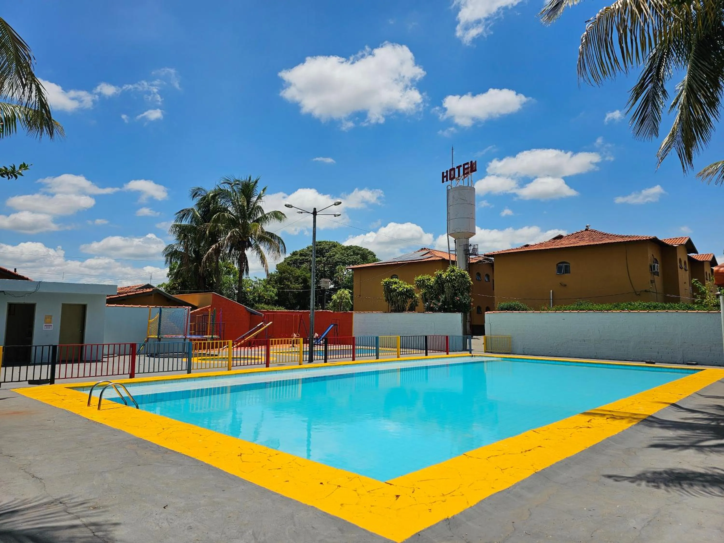 Swimming pool in Esplanada Hotel