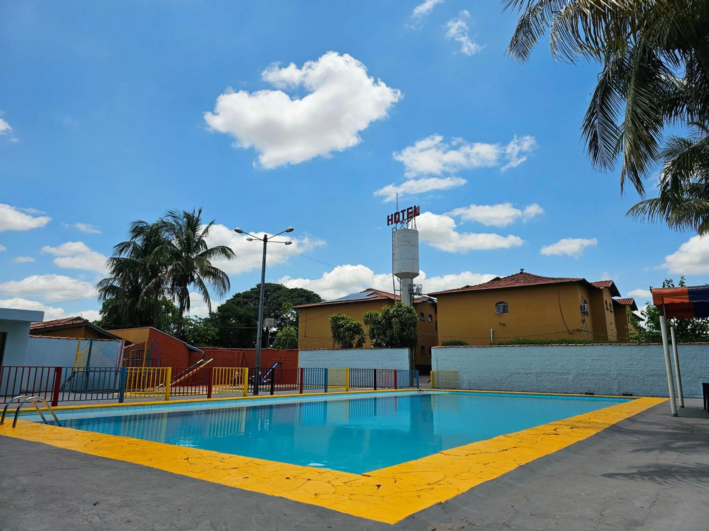 Swimming pool in Esplanada Hotel