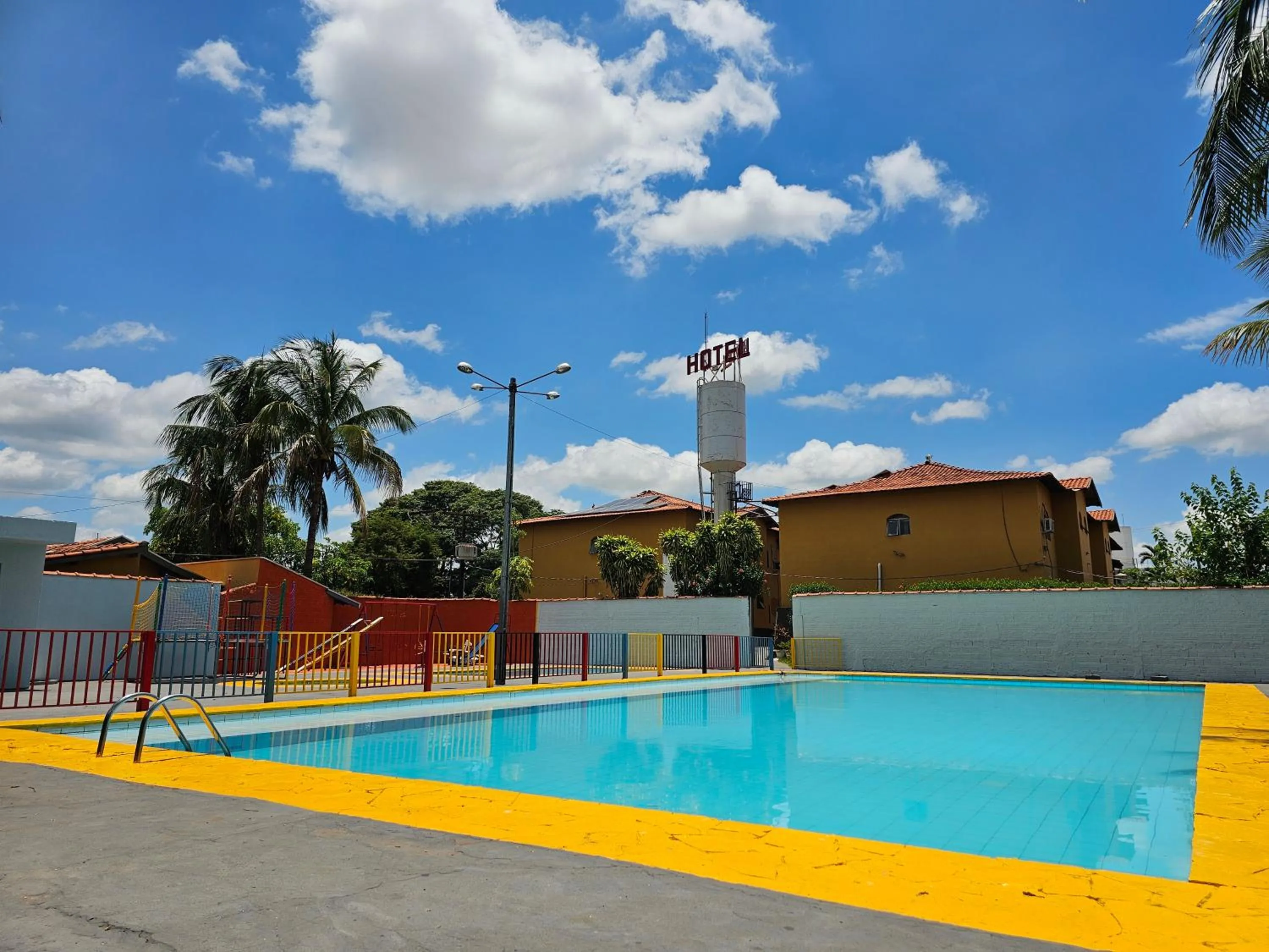 Swimming pool in Esplanada Hotel