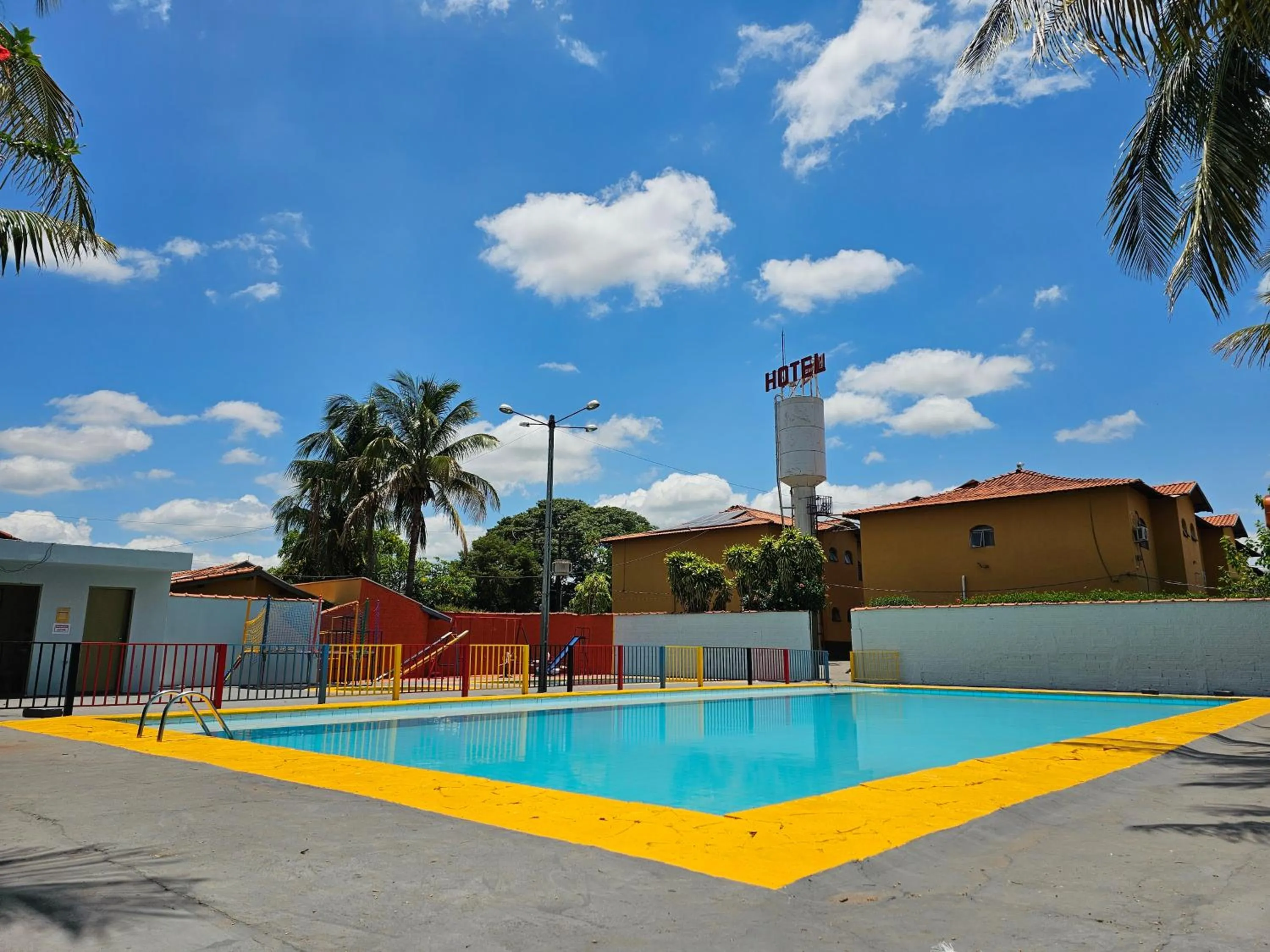 Swimming pool in Esplanada Hotel