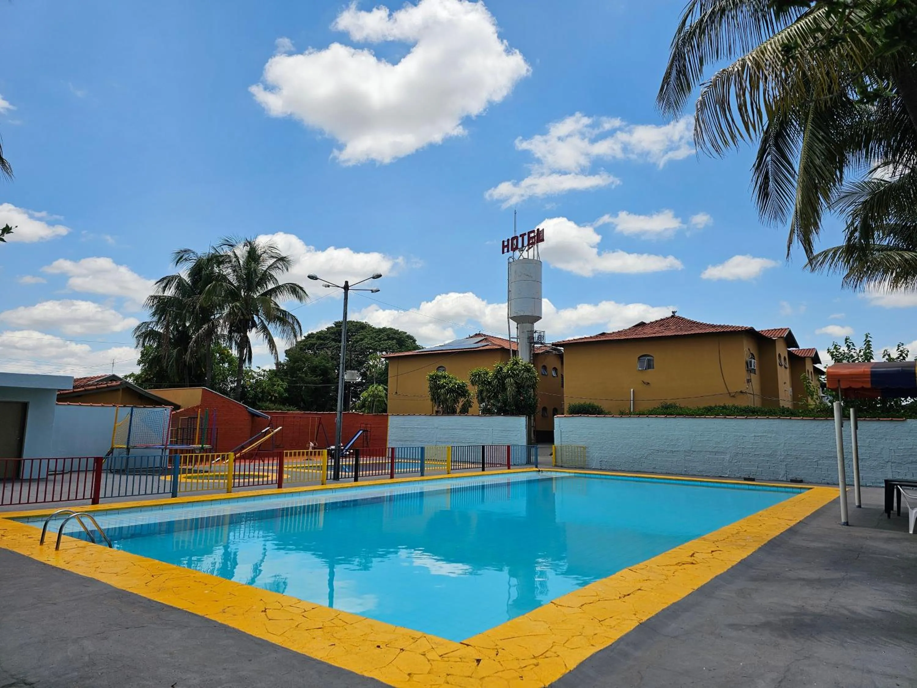 Swimming pool in Esplanada Hotel