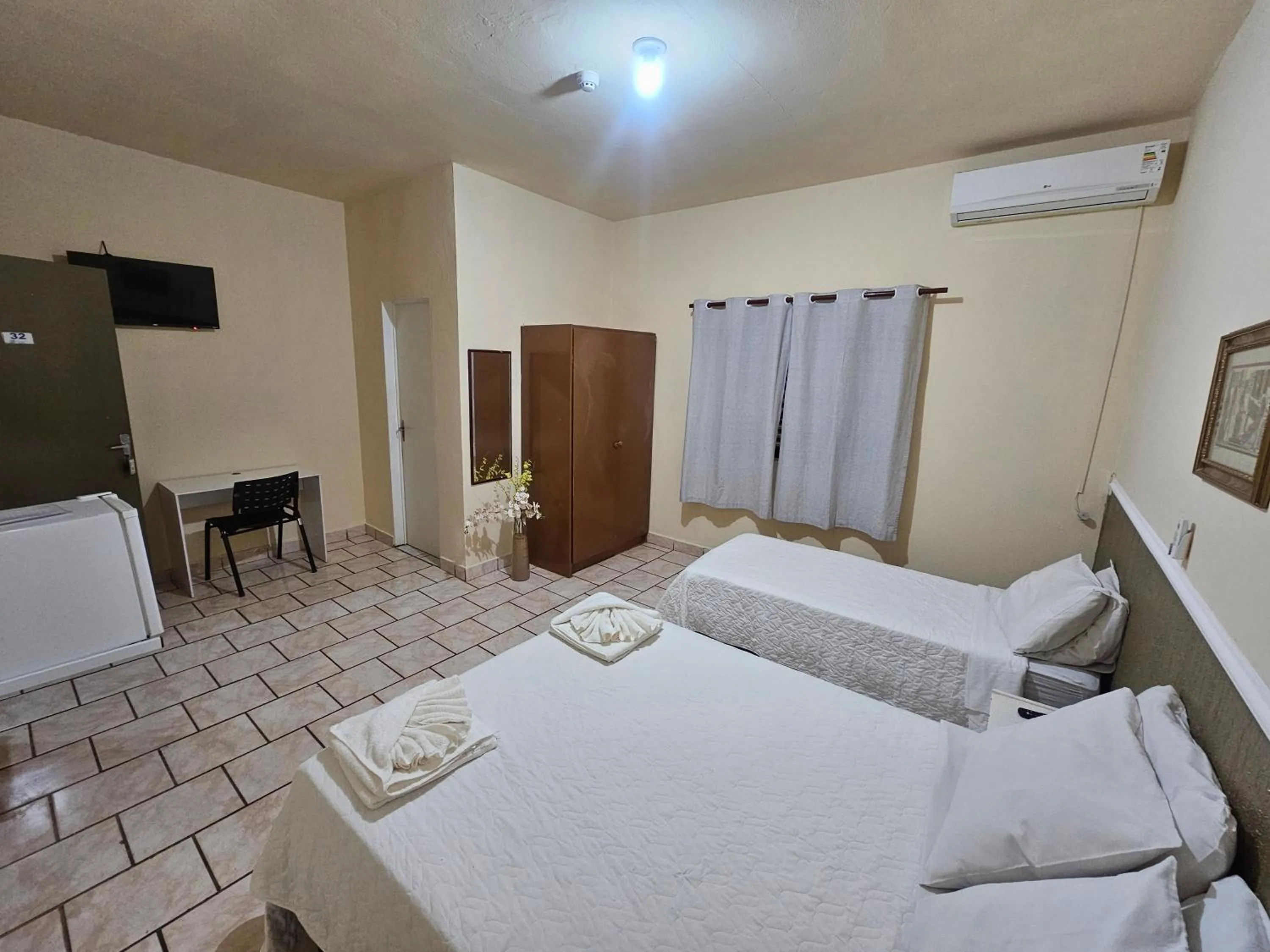 Bedroom, Bed in Esplanada Hotel