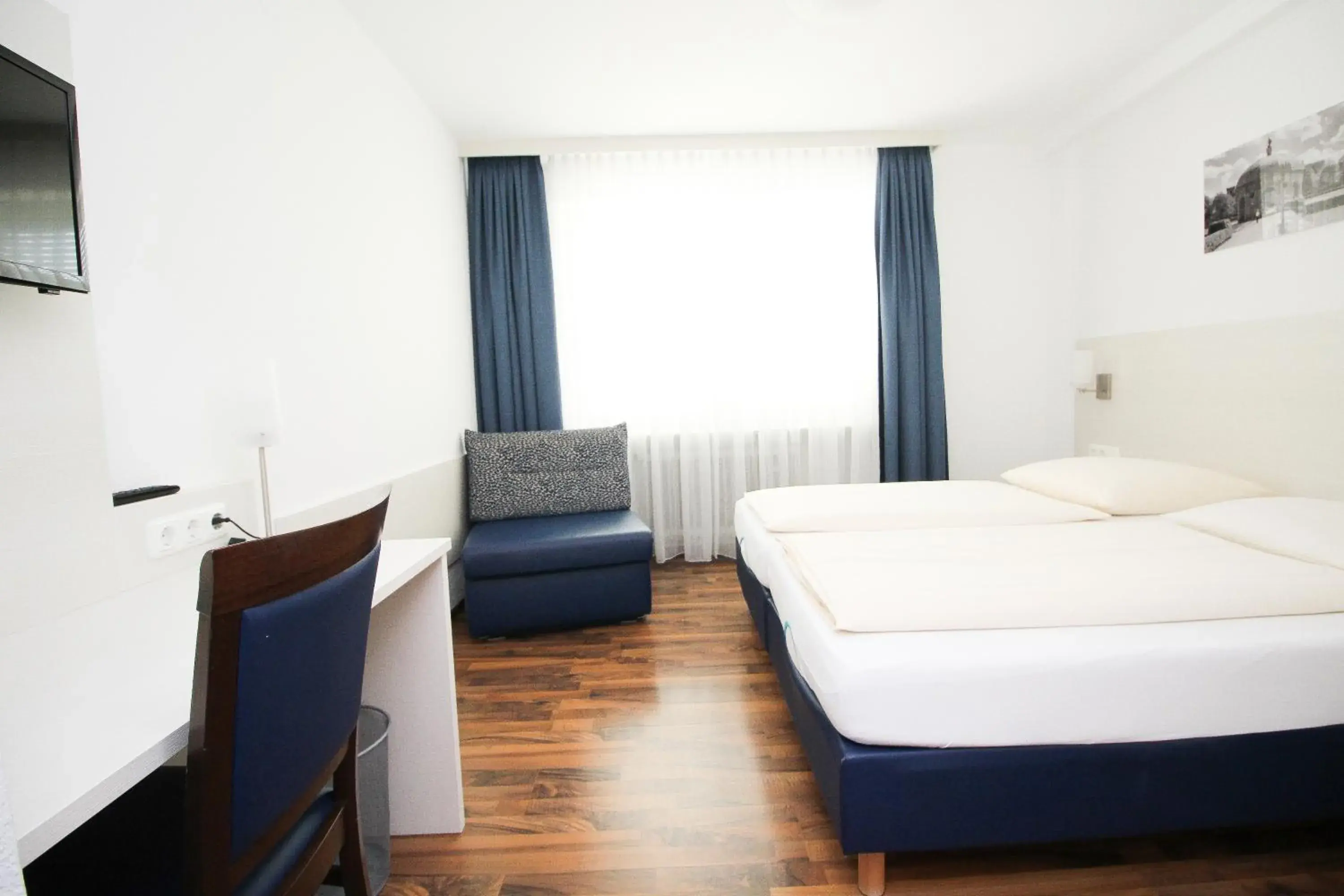 Double Room Comfort with shower in Hotel Olympia Double Room Comfort with shower in Hotel Olympia