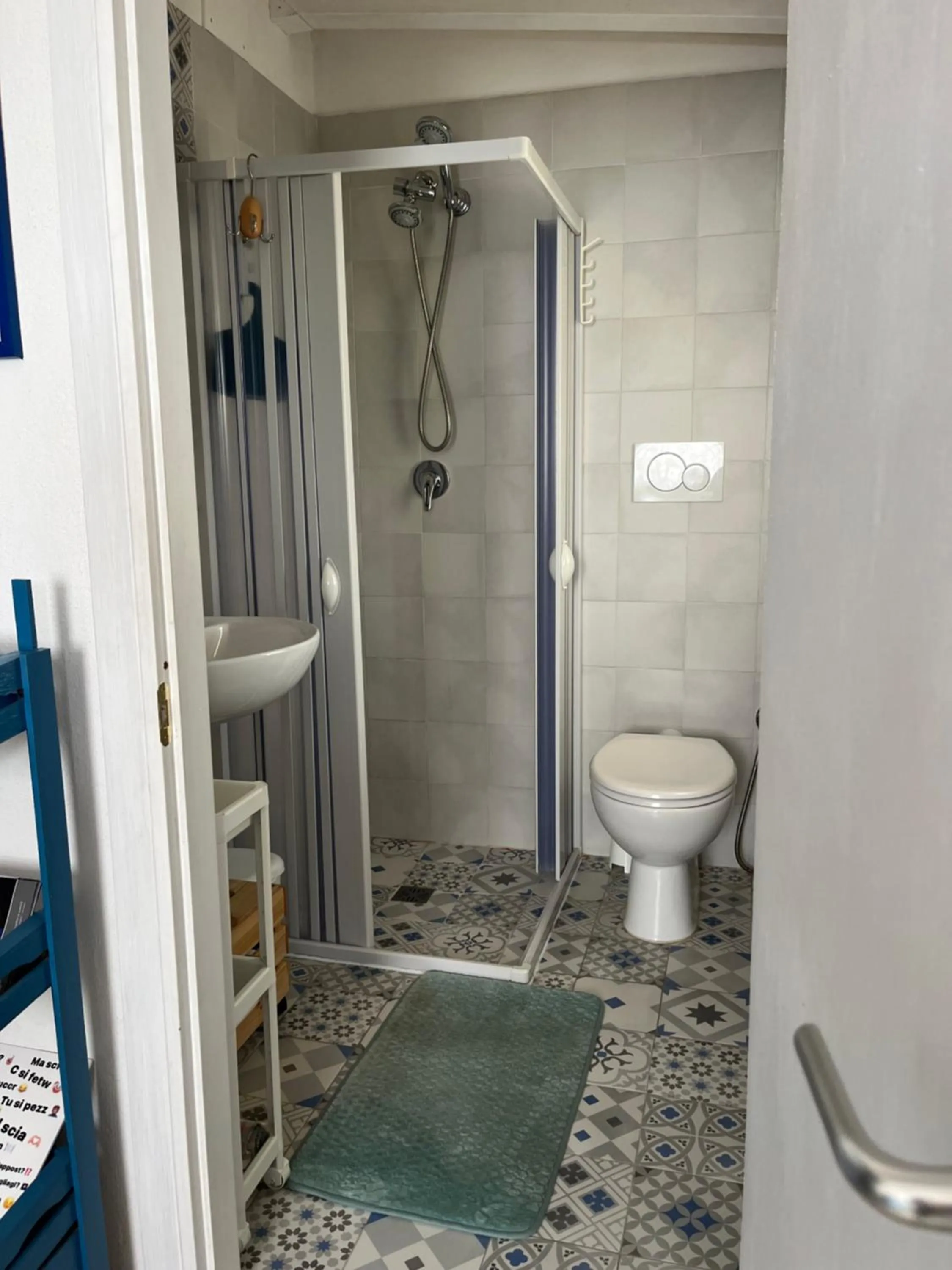 Shower in B&B Villa Mediterranea with parking space