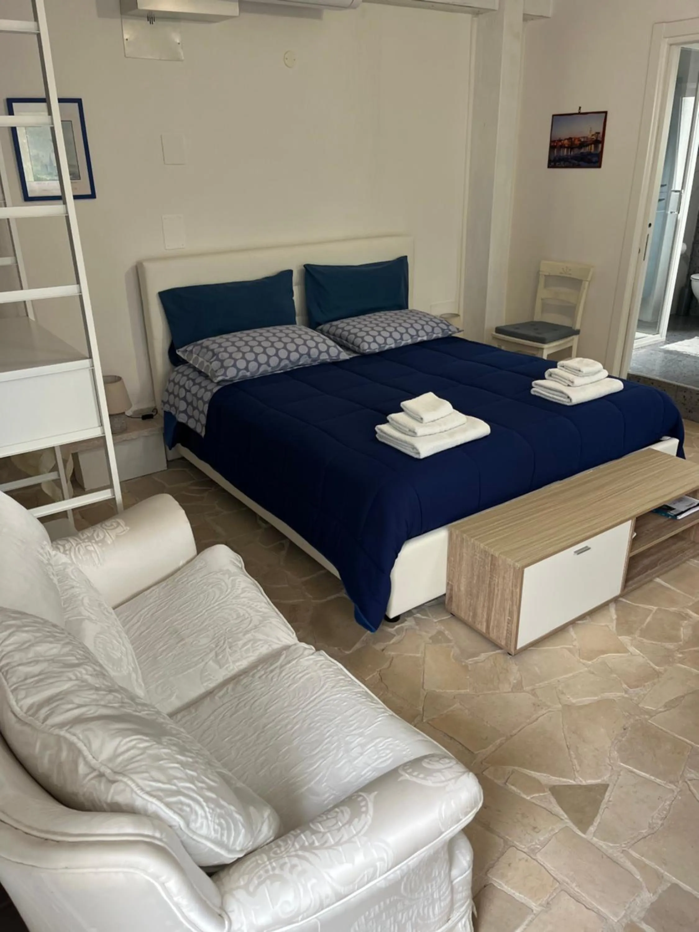 Bed in B&B Villa Mediterranea with parking space