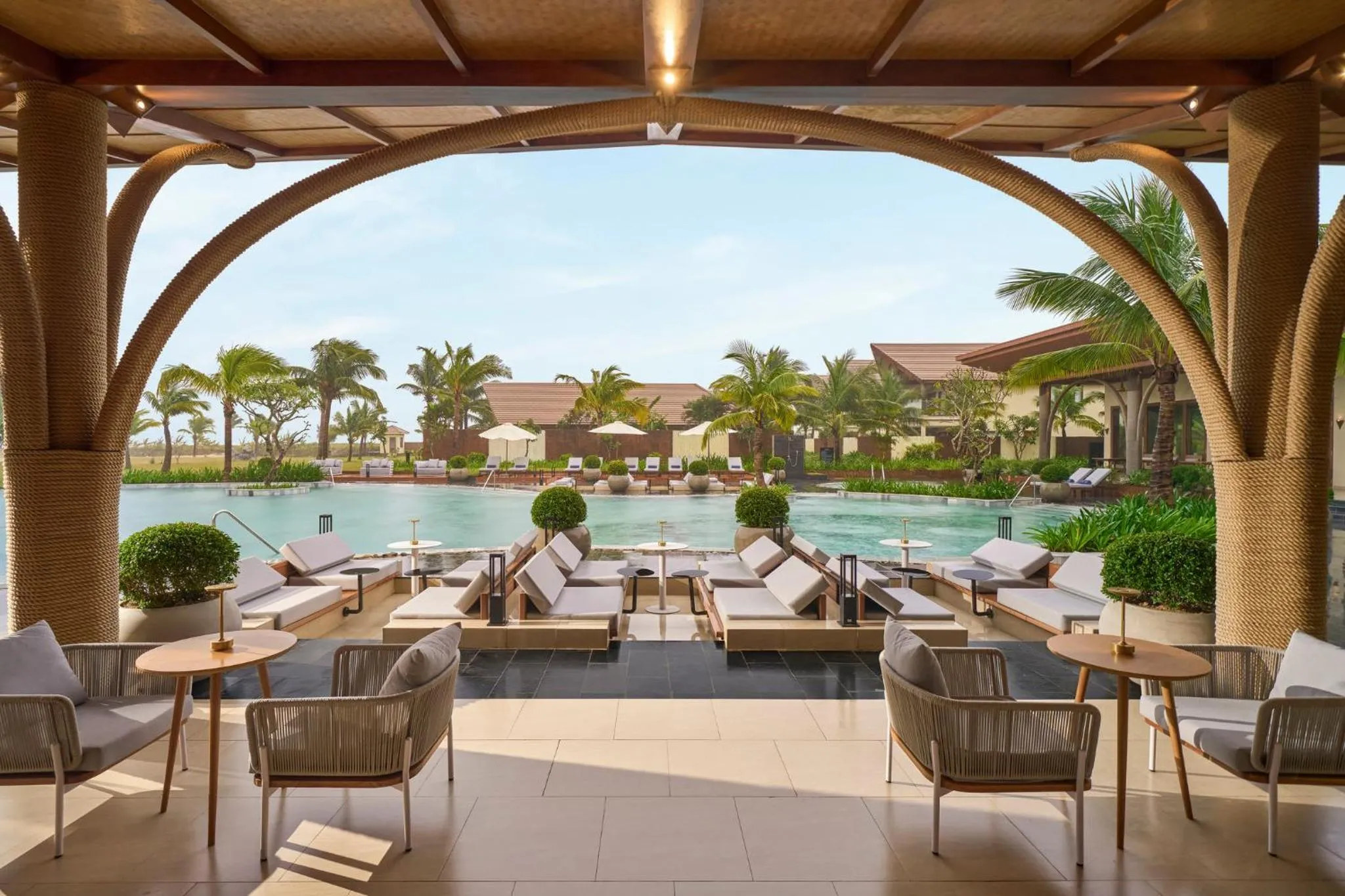 Lounge or bar in voco Quang Binh Resort by IHG