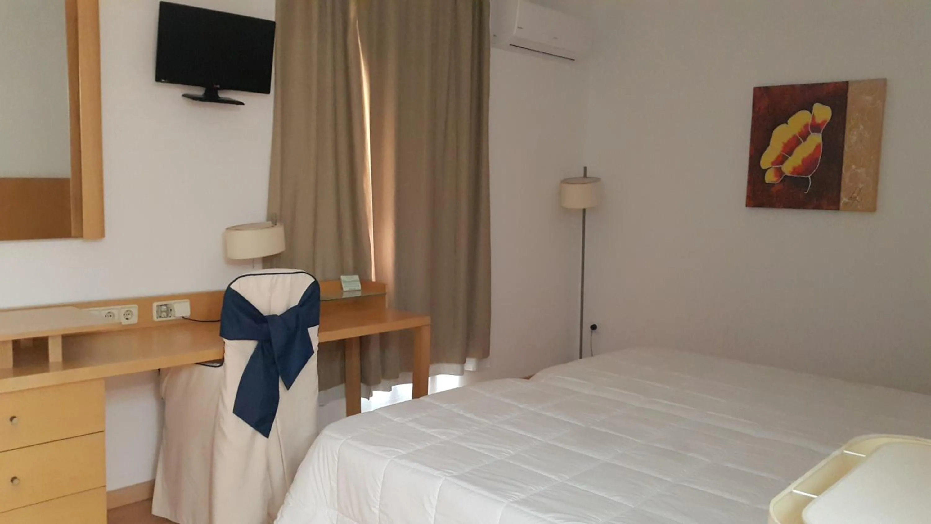 Photo of the whole room, Bed in Nuevo Hotel Vista Alegre