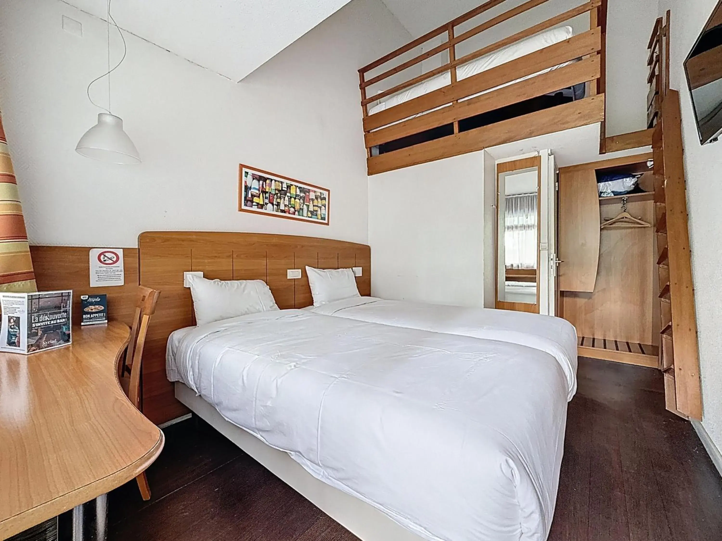 Bedroom, Bed in Kyriad Reims Est - Parc Expositions Bedroom, Bed in Kyriad Reims Est - Parc Expositions