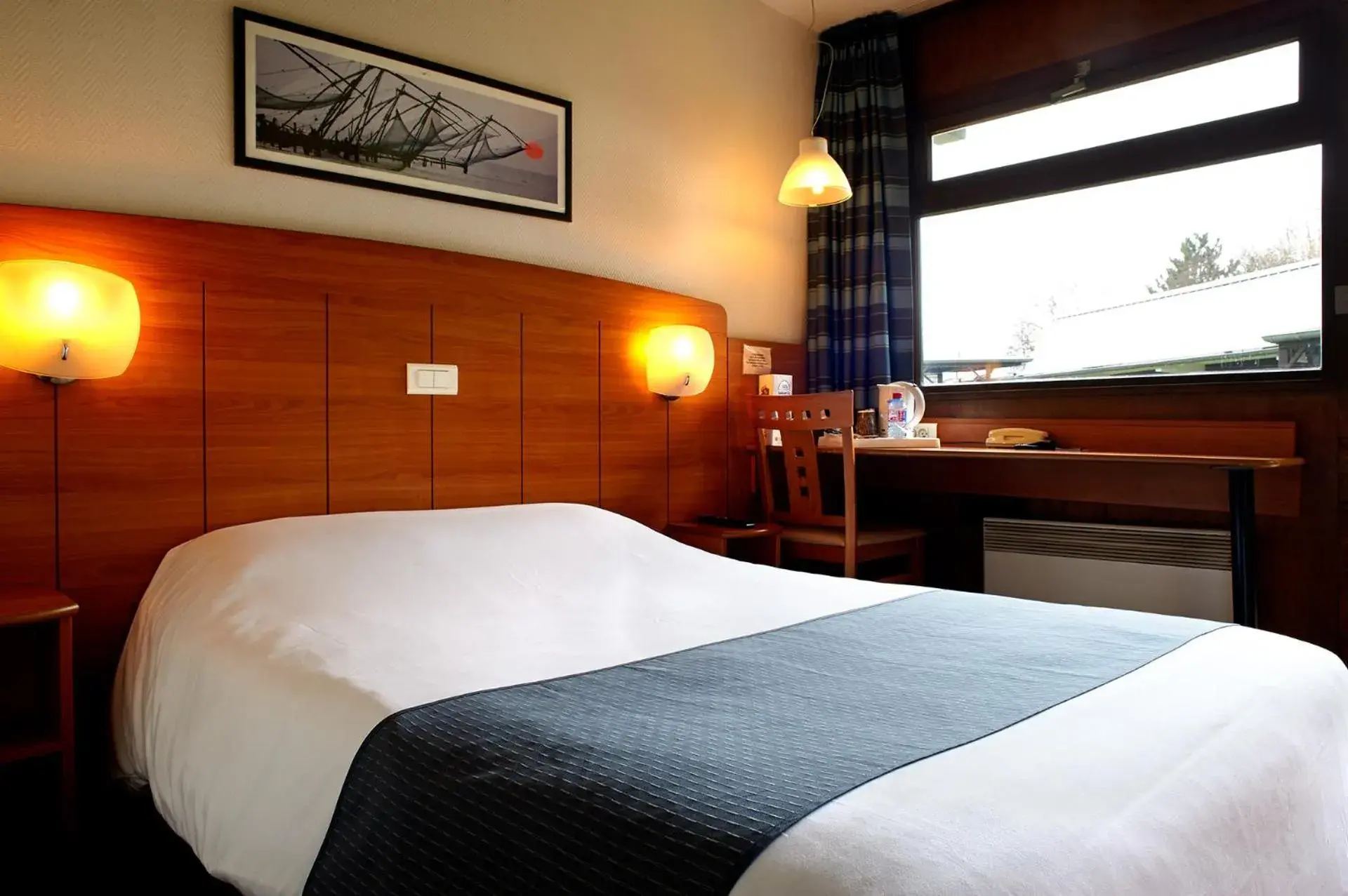 Photo of the whole room, Bed in Kyriad Reims Est - Parc Expositions Photo of the whole room, Bed in Kyriad Reims Est - Parc Expositions