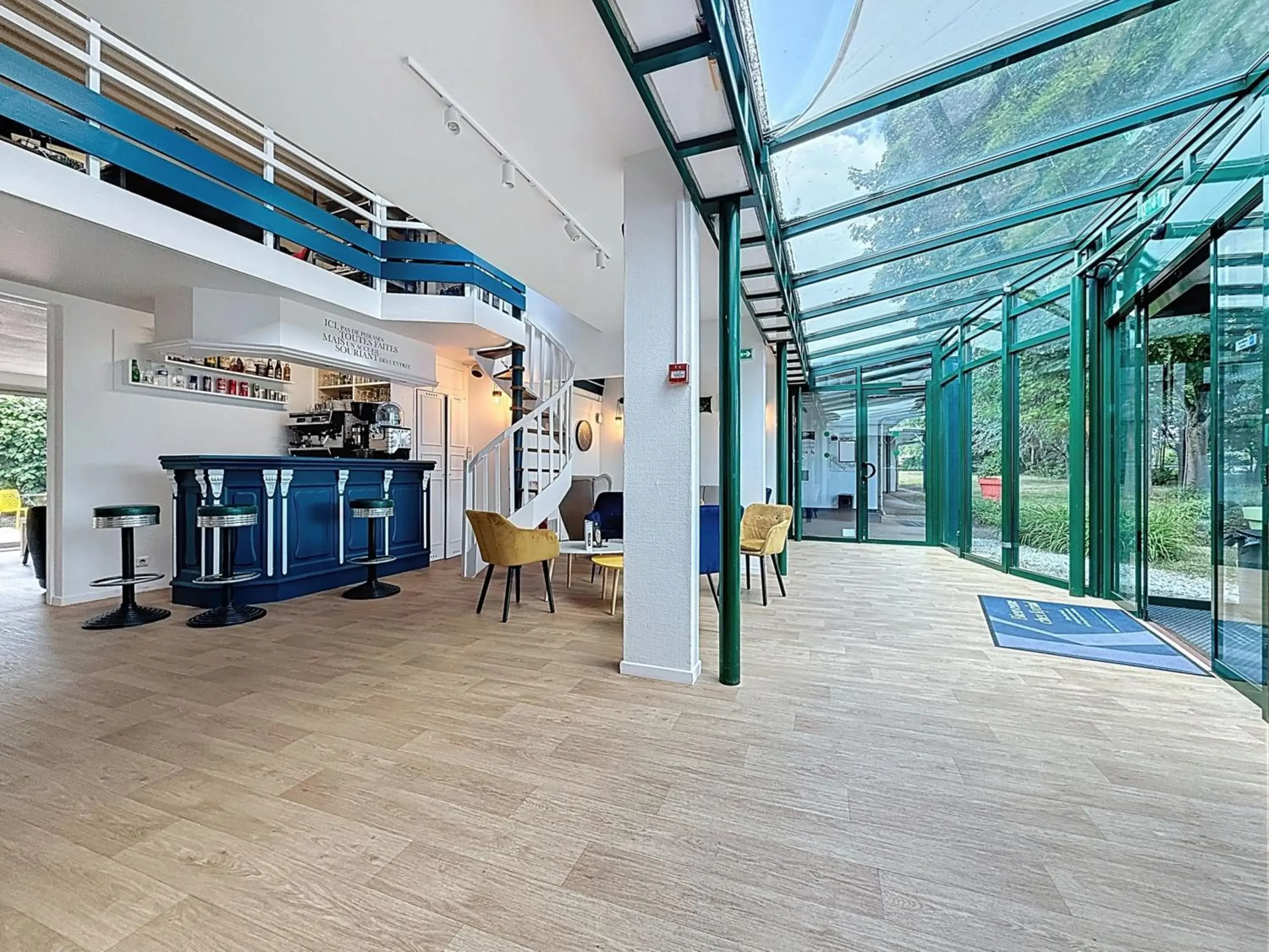 Living room in Kyriad Reims Est - Parc Expositions Living room in Kyriad Reims Est - Parc Expositions