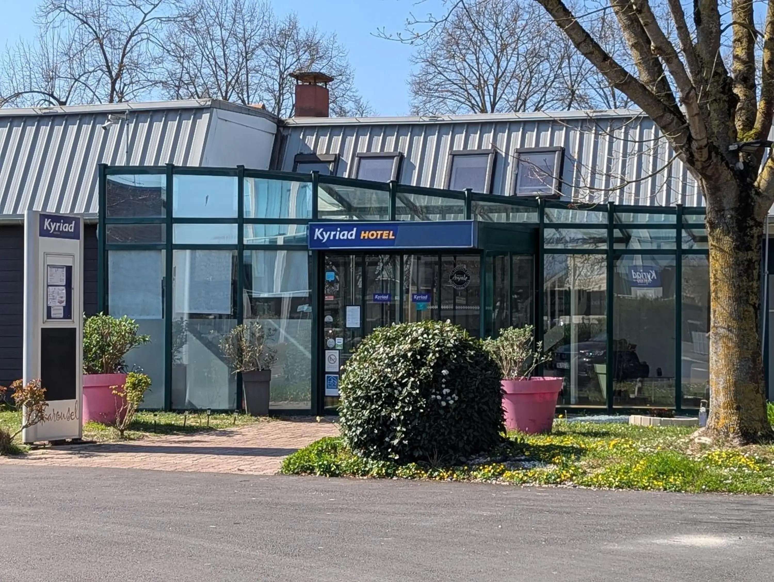 Facade/entrance in Kyriad Reims Est - Parc Expositions Facade/entrance in Kyriad Reims Est - Parc Expositions