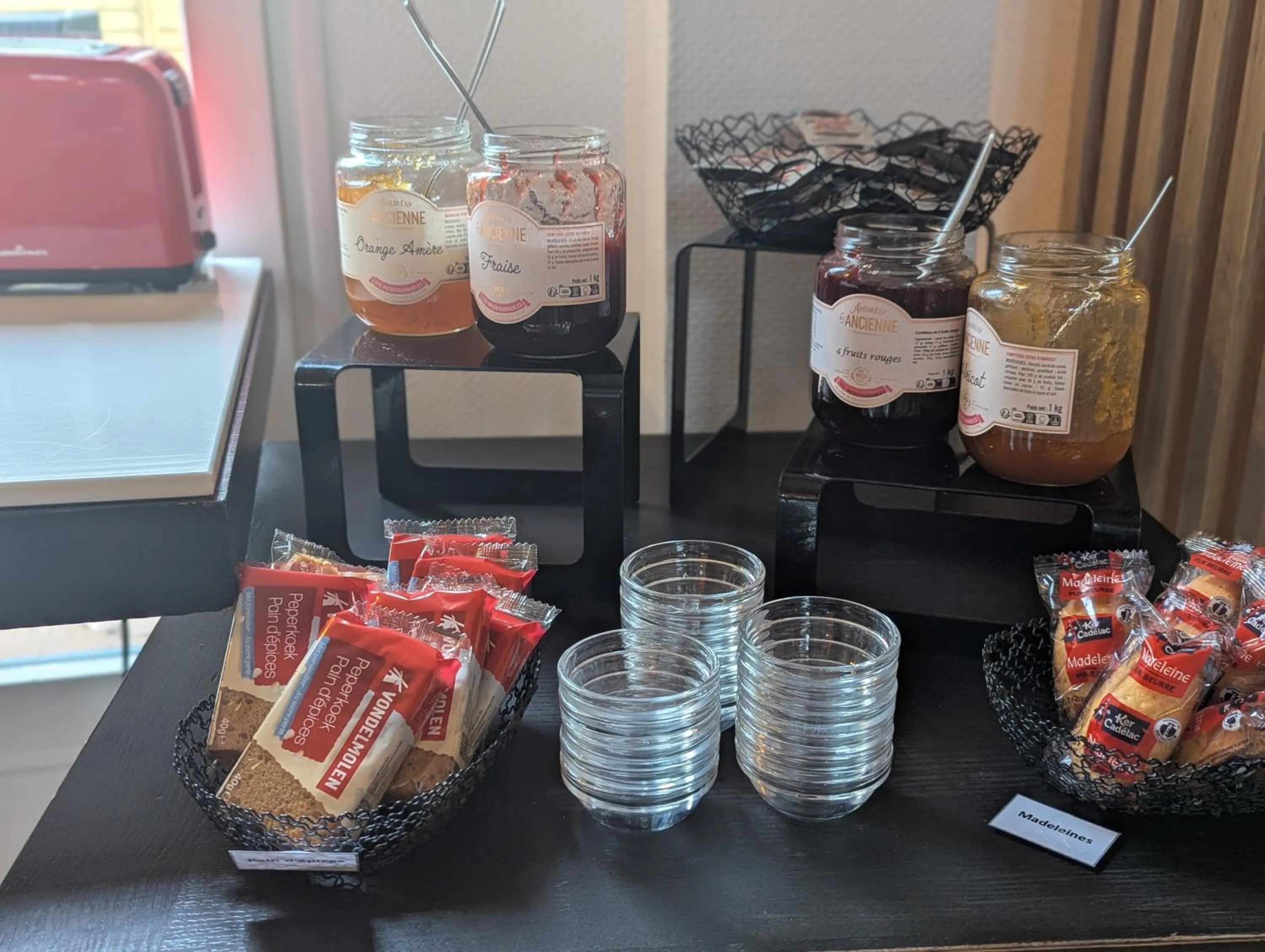 Buffet breakfast in Kyriad Reims Est - Parc Expositions