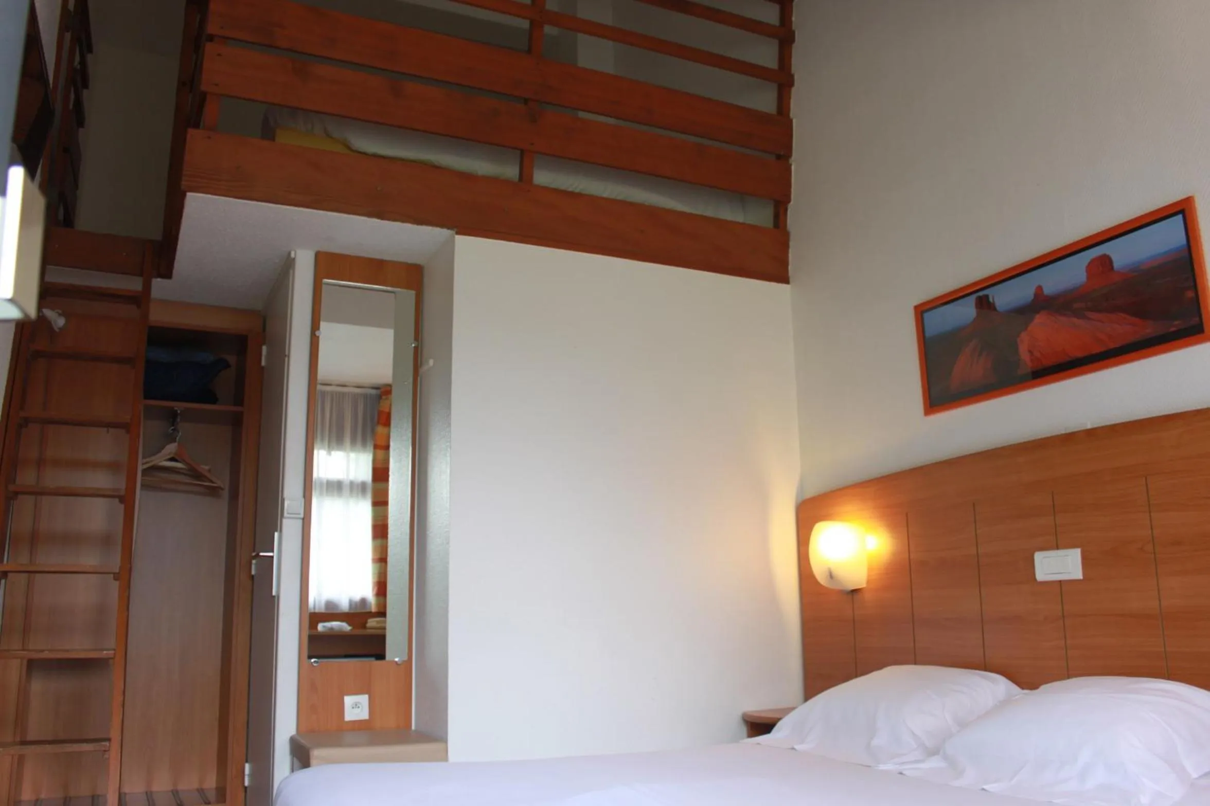 Bed in Kyriad Reims Est - Parc Expositions