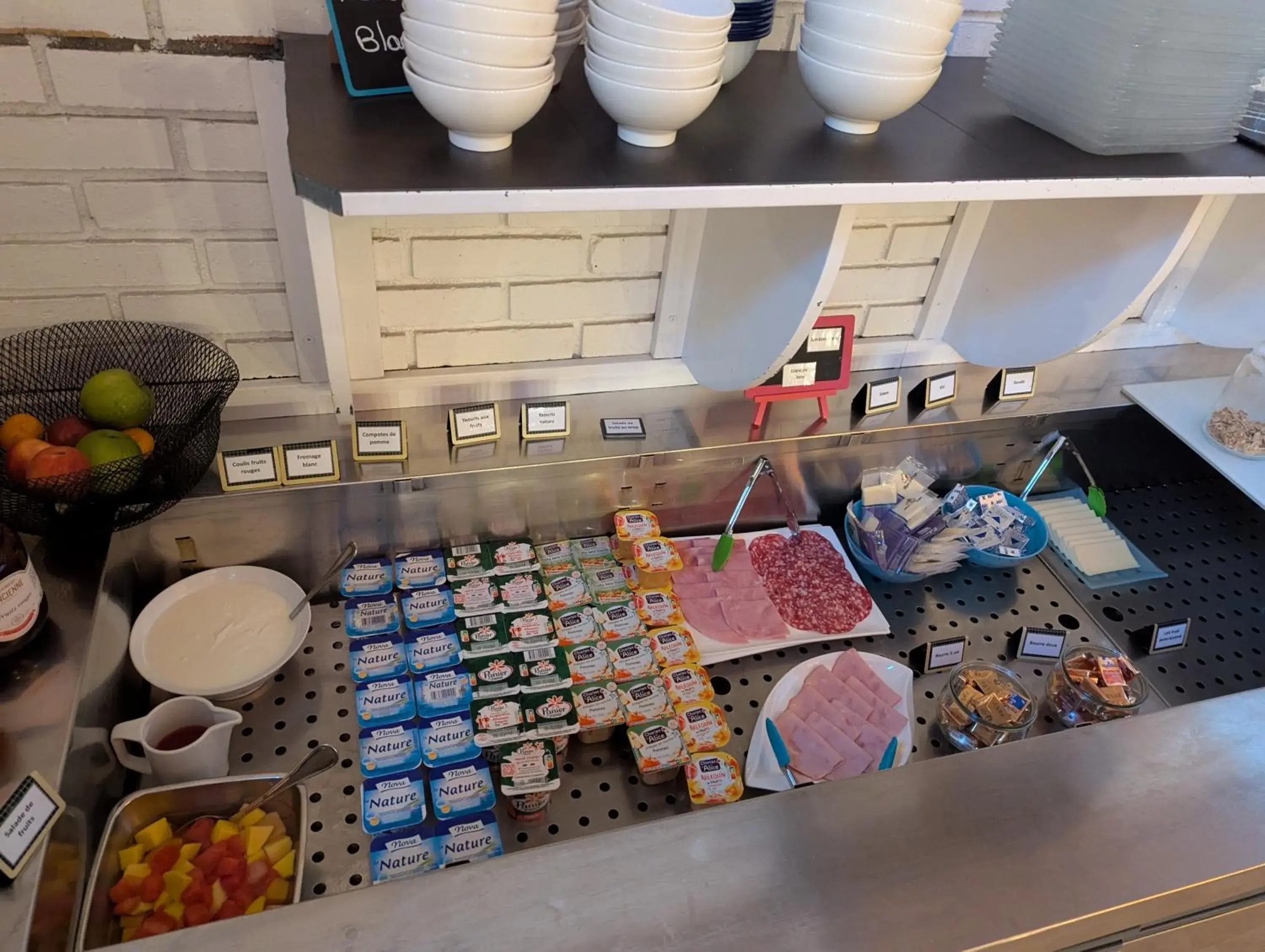 Buffet breakfast in Kyriad Reims Est - Parc Expositions Buffet breakfast in Kyriad Reims Est - Parc Expositions