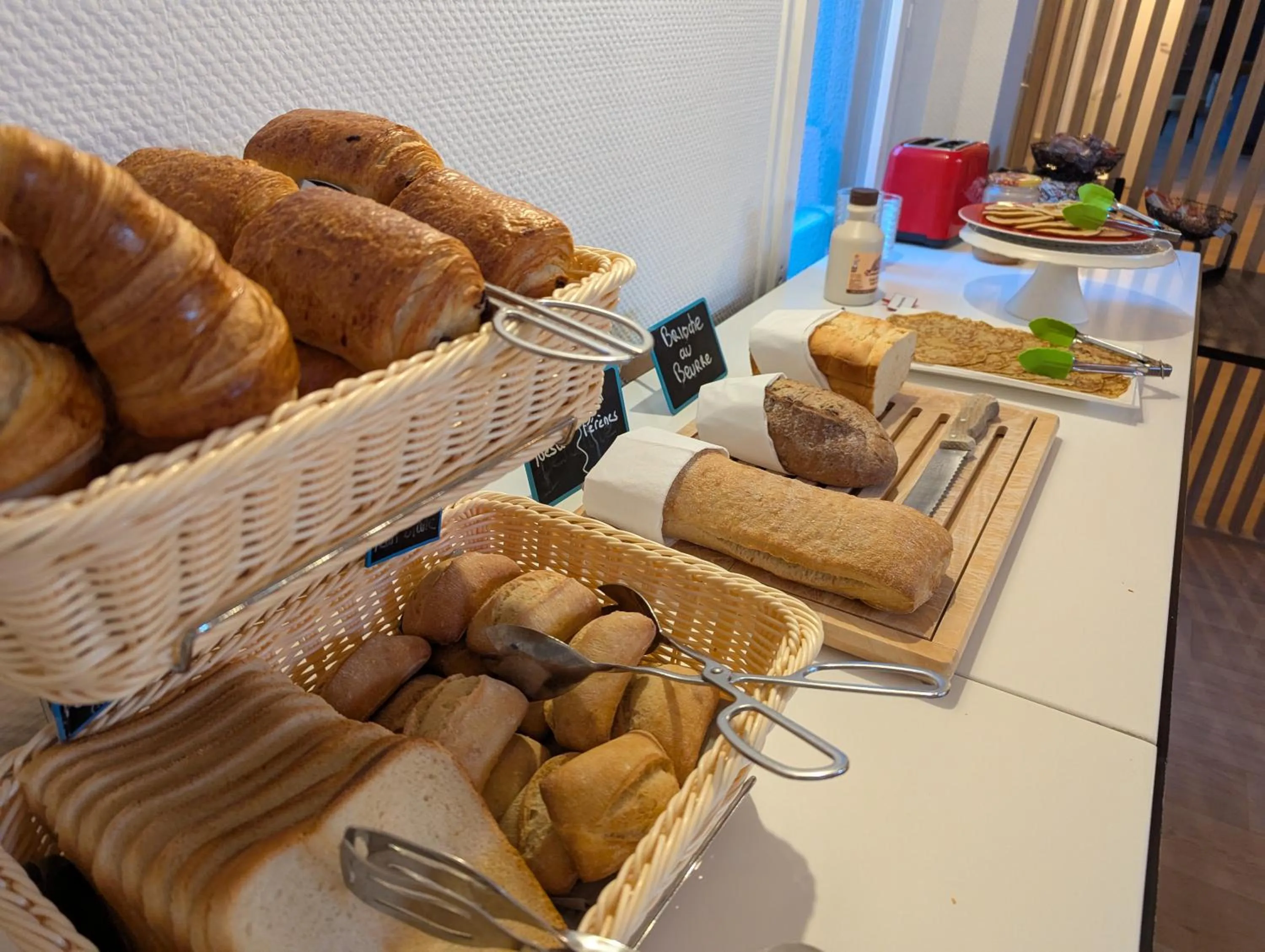 Buffet breakfast in Kyriad Reims Est - Parc Expositions