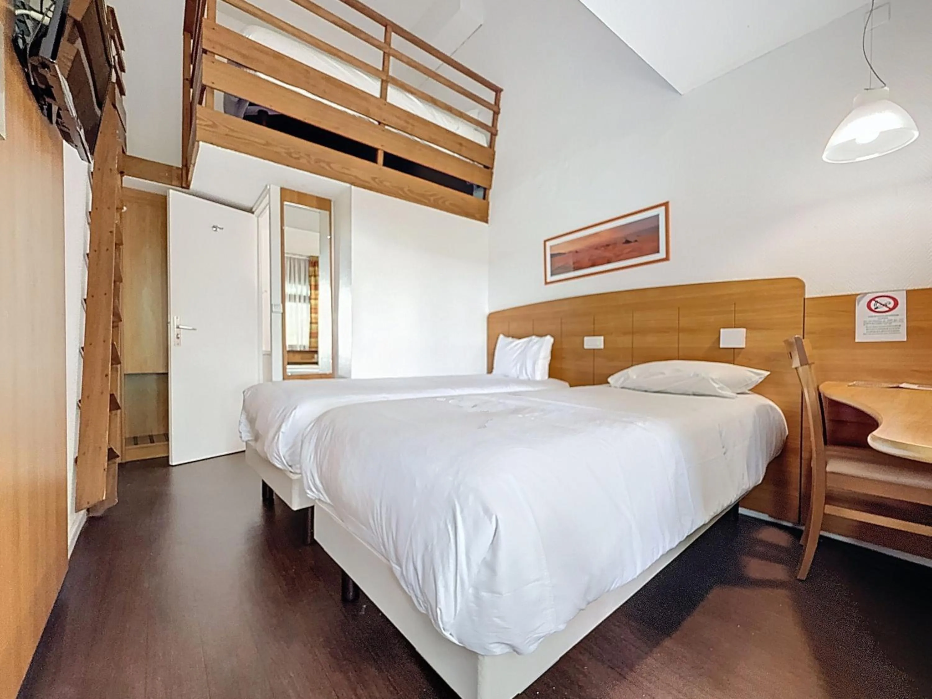 Bed in Kyriad Reims Est - Parc Expositions