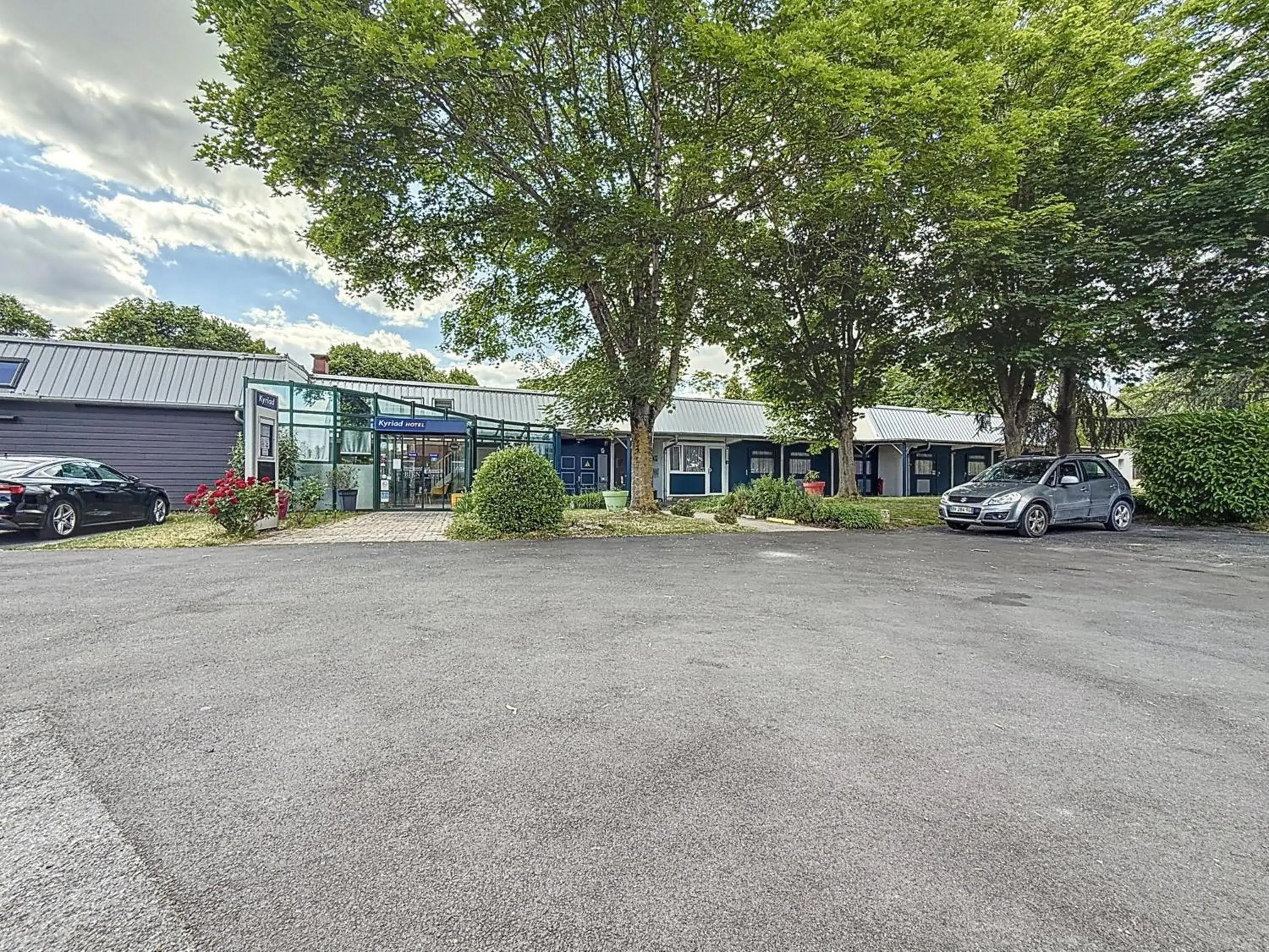 Property building in Kyriad Reims Est - Parc Expositions Property building in Kyriad Reims Est - Parc Expositions