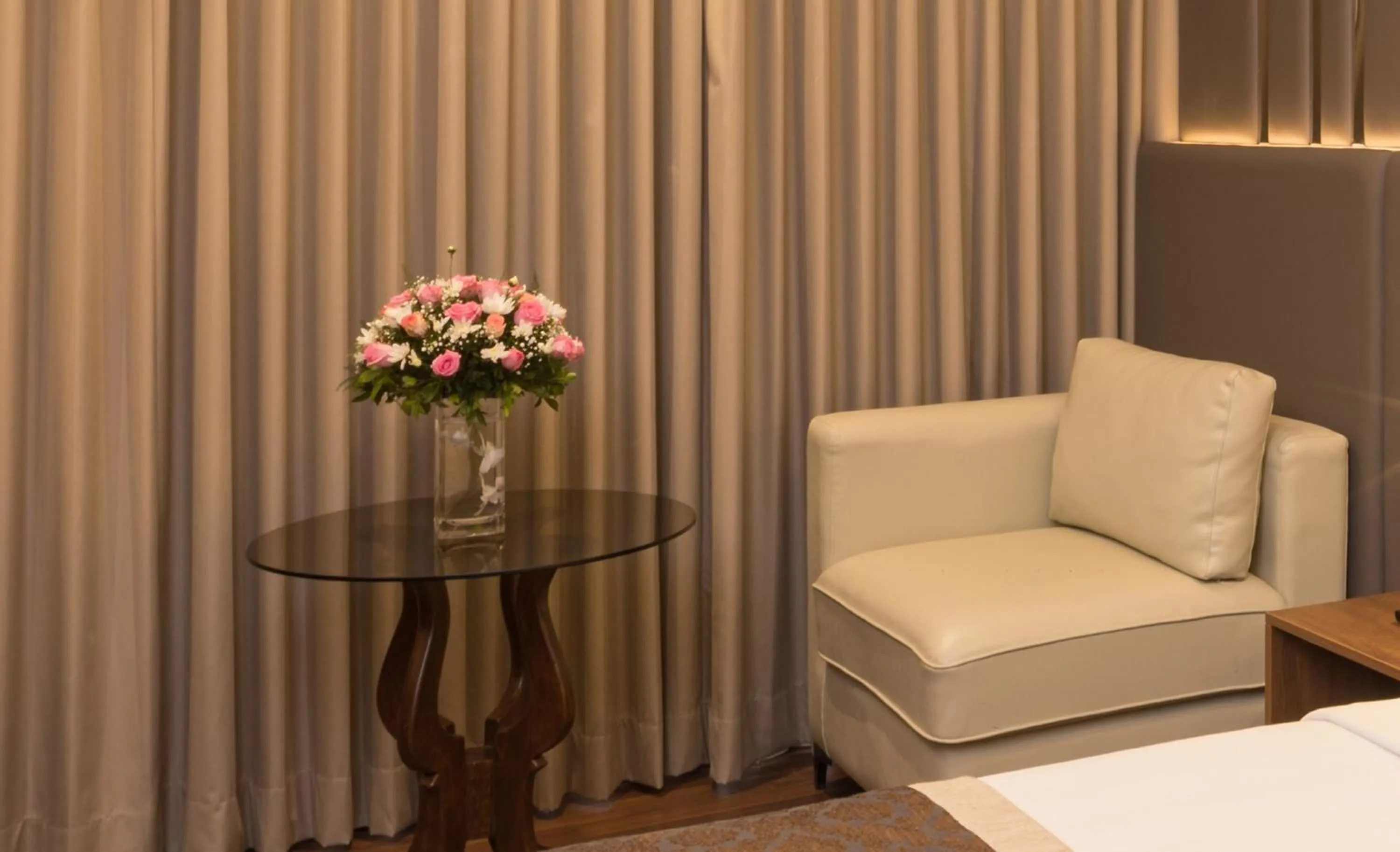 Evening entertainment in Goldfinch Hotel Mumbai