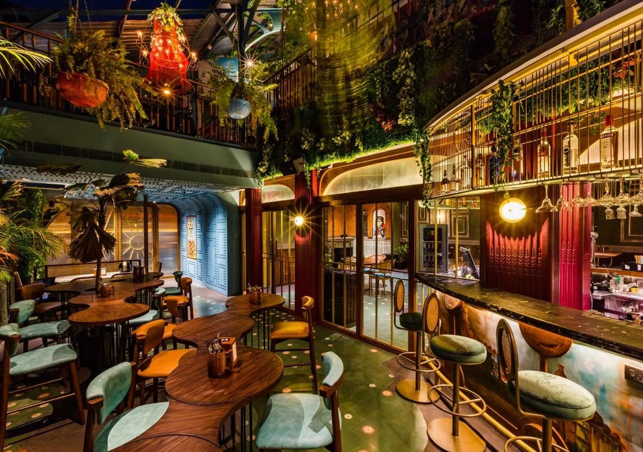 Lounge or bar in Goldfinch Hotel Mumbai