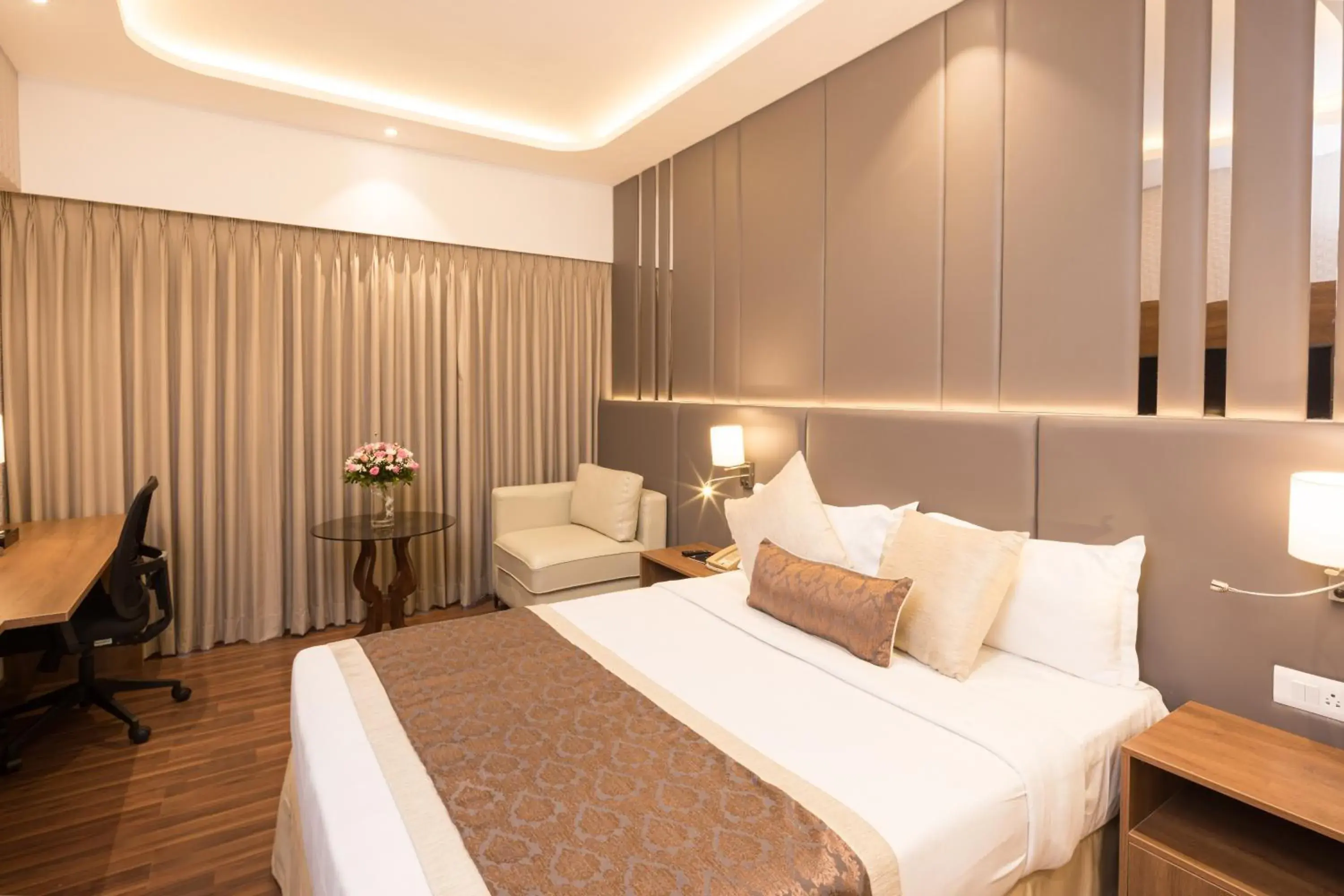 Photo of the whole room, Bed in Goldfinch Hotel Mumbai Photo of the whole room, Bed in Goldfinch Hotel Mumbai