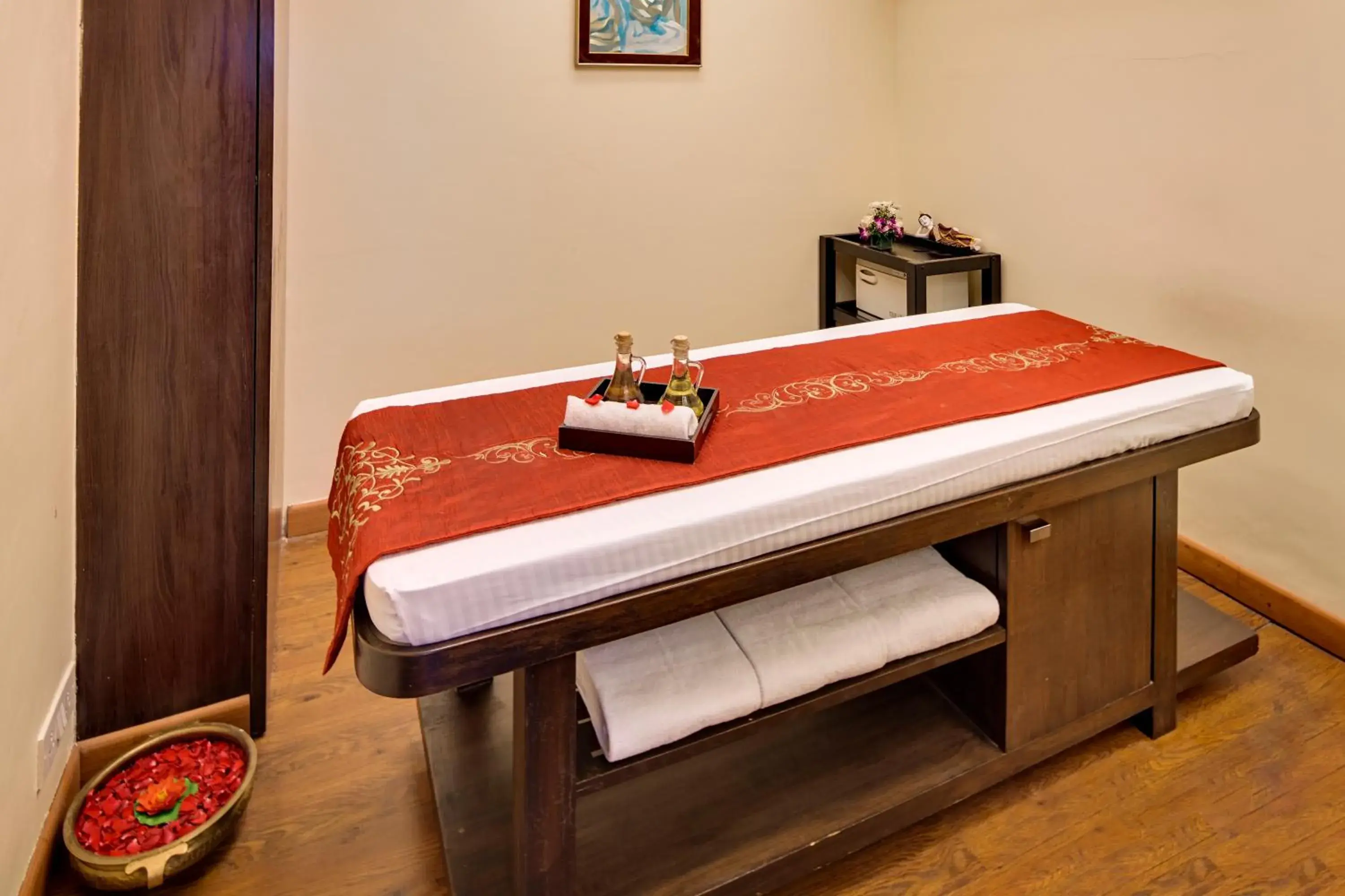 Spa and wellness centre/facilities in Goldfinch Hotel Mumbai Spa and wellness centre/facilities in Goldfinch Hotel Mumbai