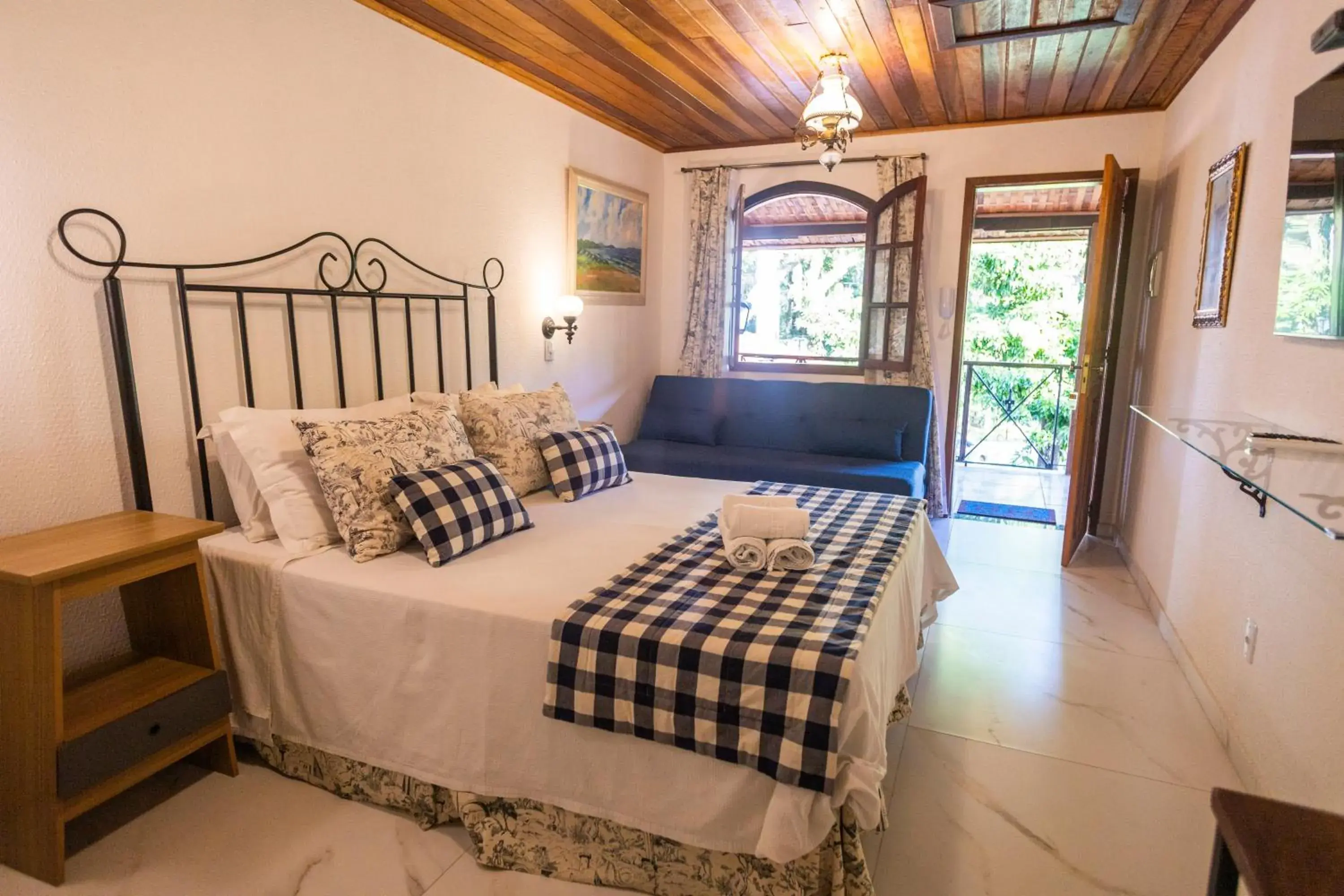 Bed in Hotel Britannia Bed in Hotel Britannia