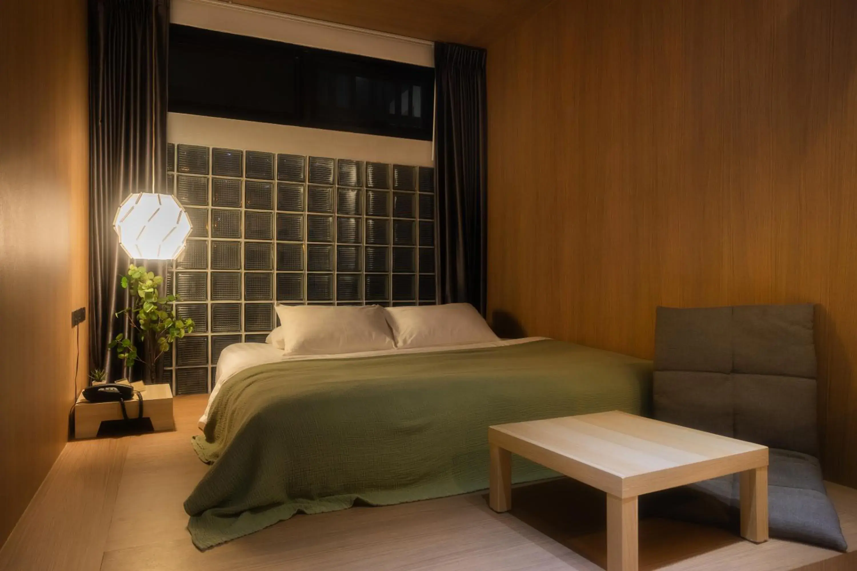 Photo of the whole room, Bed in The Brown Hotel Photo of the whole room, Bed in The Brown Hotel