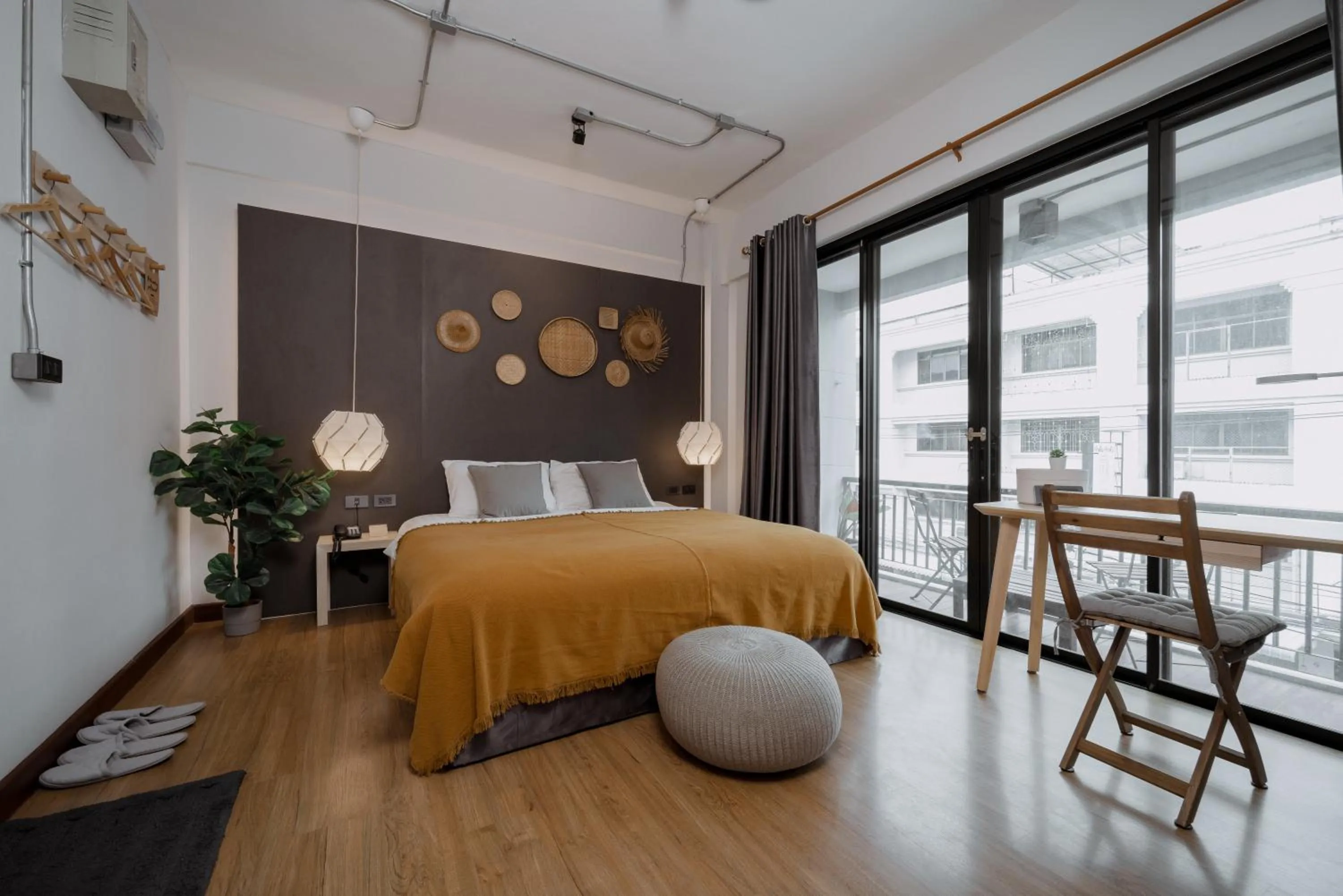Photo of the whole room, Bed in The Brown Hotel