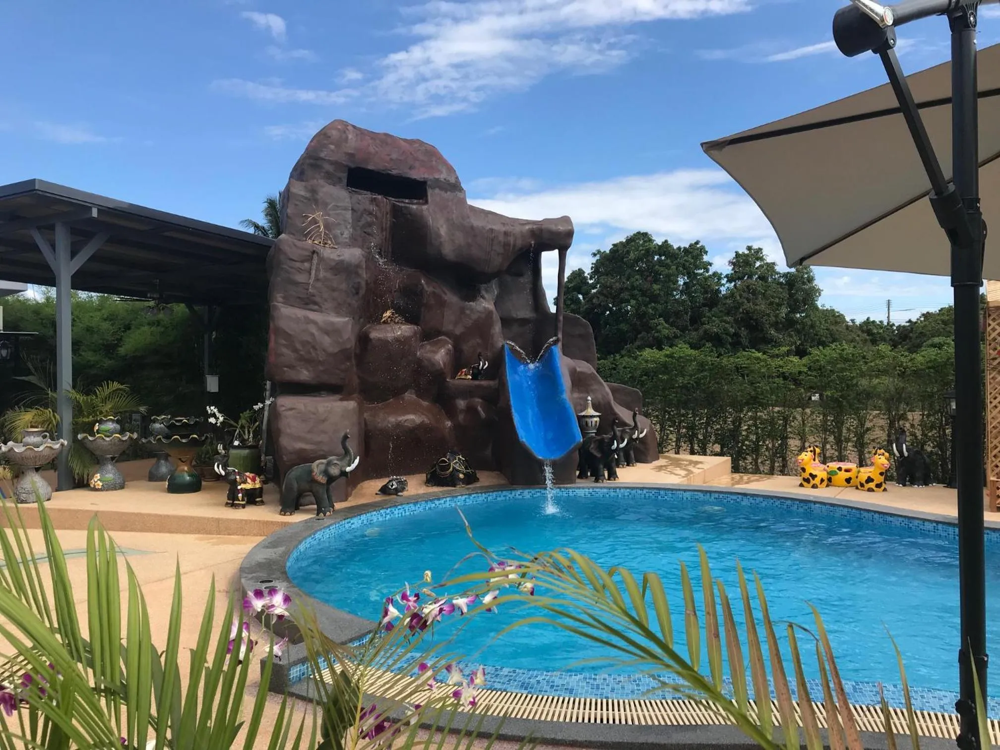 Pool view, Swimming Pool in SB Holiday Resort - Chiang Mai