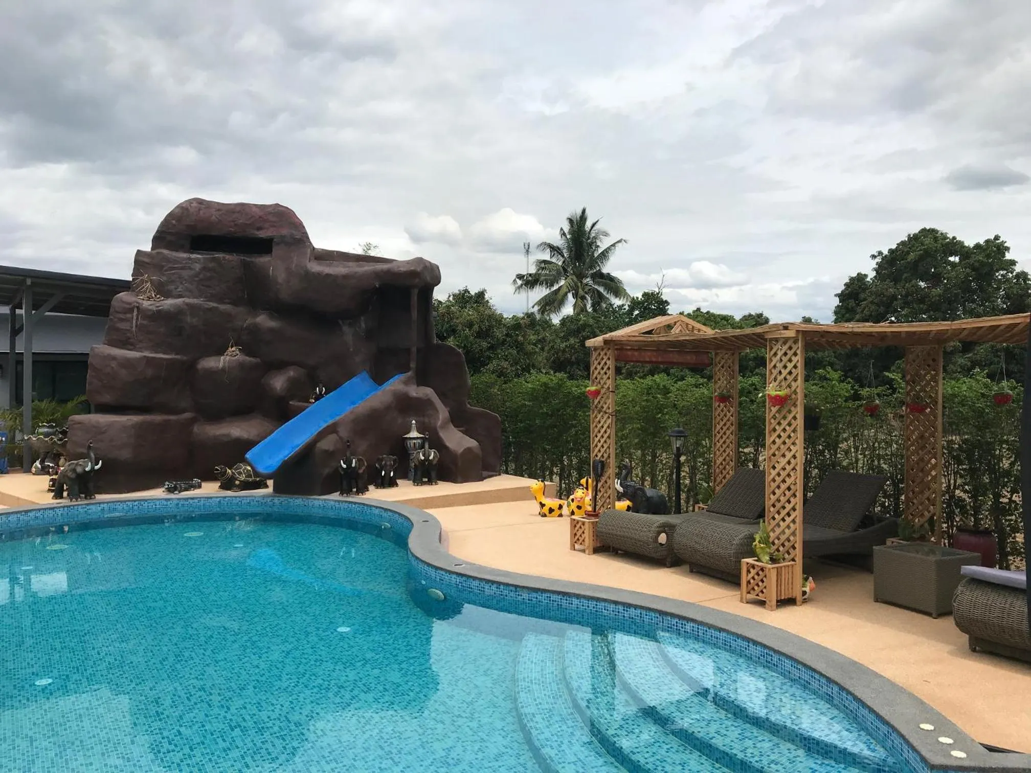 Pool view, Swimming Pool in SB Holiday Resort - Chiang Mai