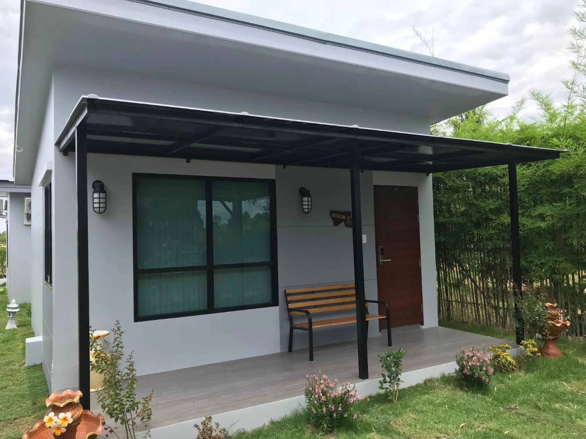 Facade/entrance in SB Holiday Resort - Chiang Mai