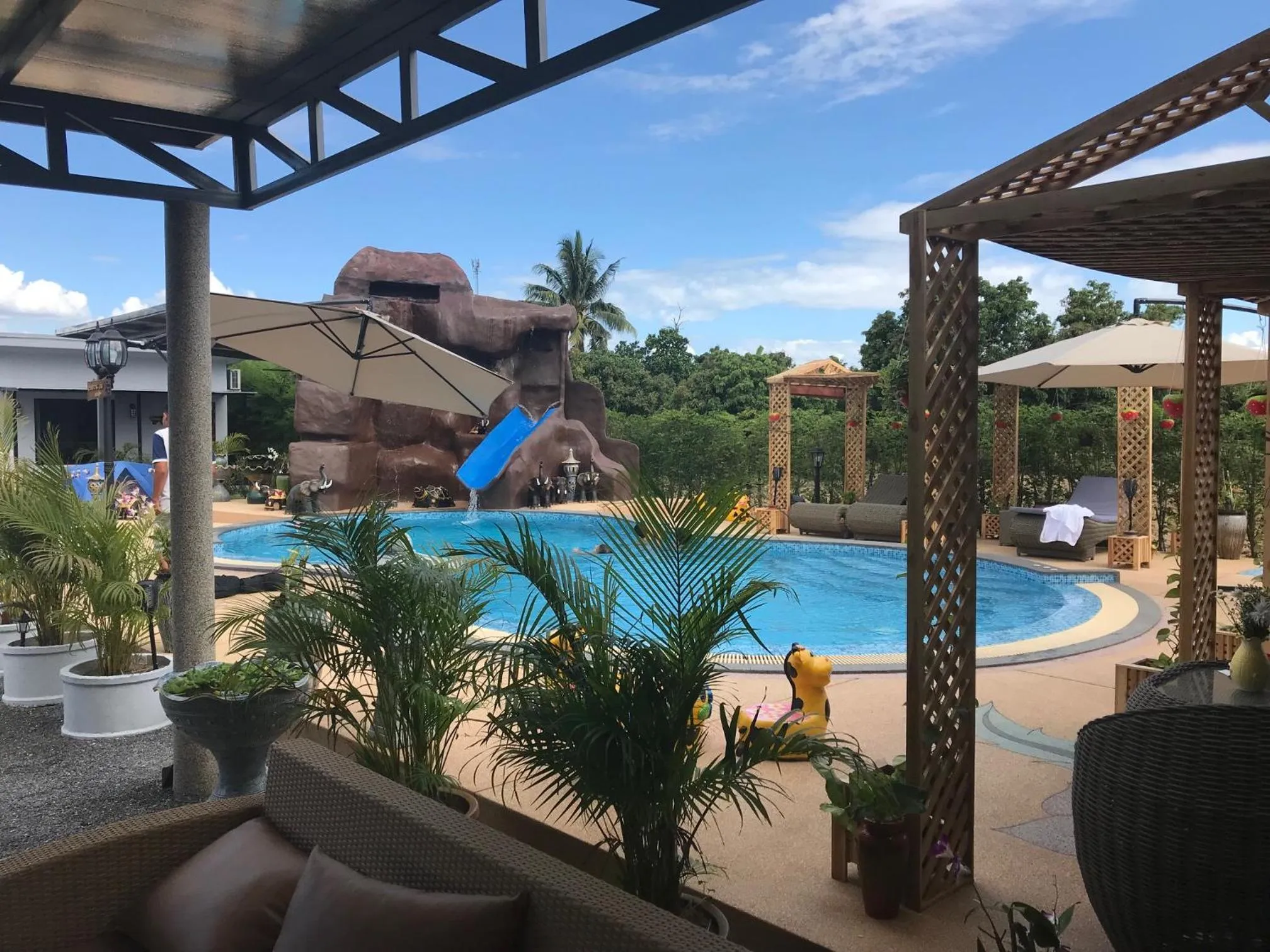 Pool view, Swimming Pool in SB Holiday Resort - Chiang Mai
