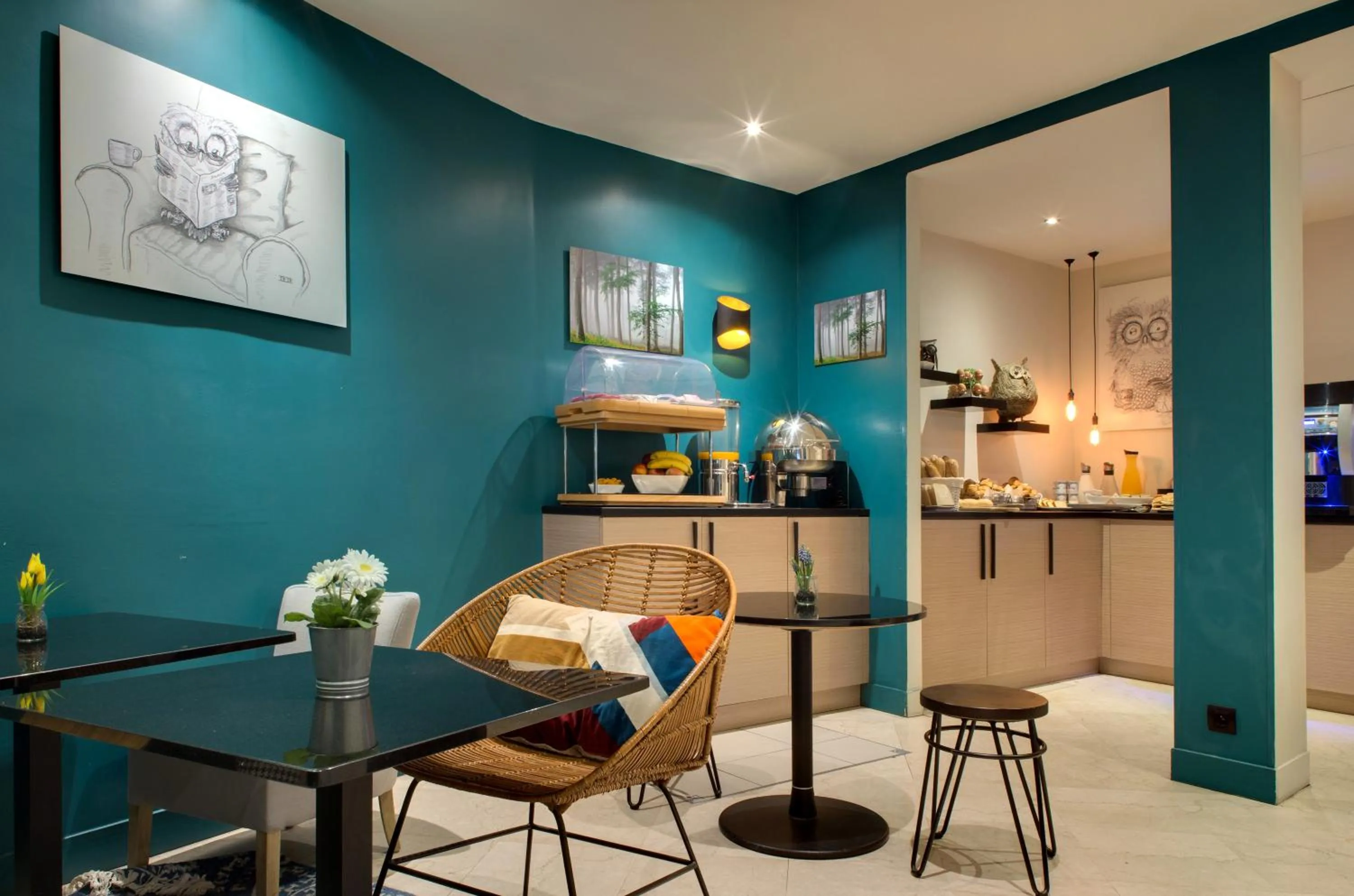 Buffet breakfast in Chouette Hotel