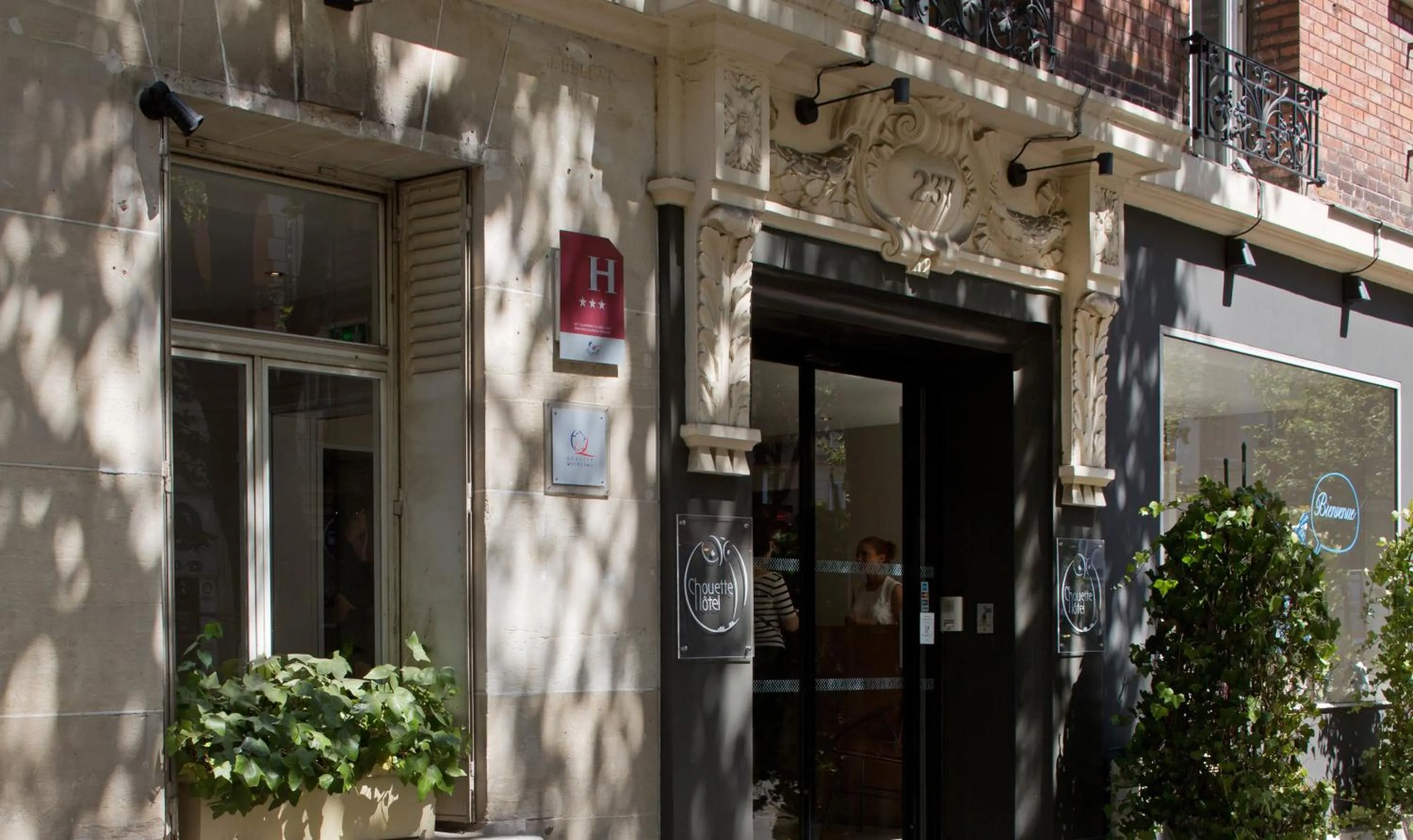 Facade/entrance in Chouette Hotel