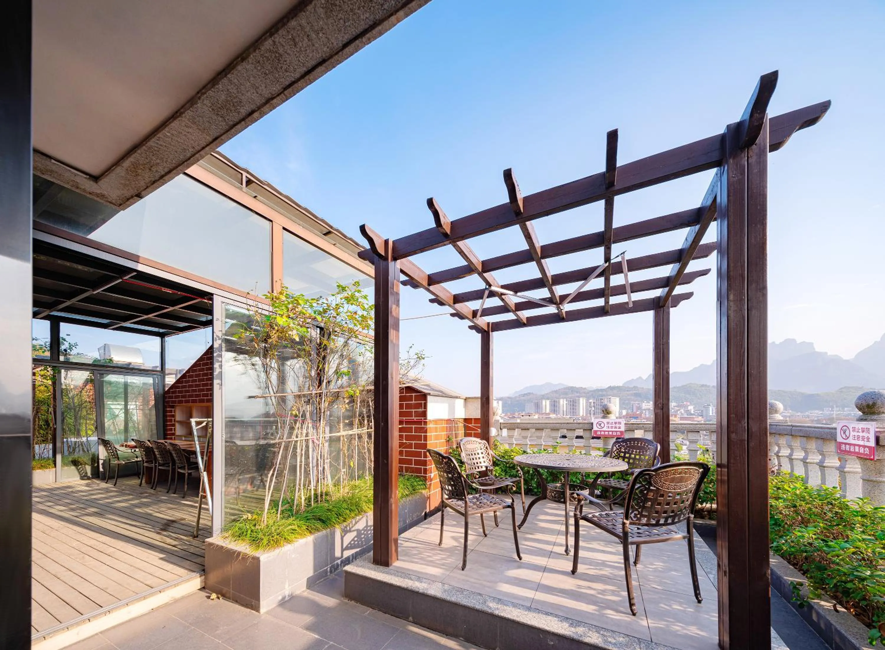 Suite with Mountain View in Zhangjiajie DreamWay Hotel-Free airport-Zhangjiajie high-speed rail pick-up and drop-off service