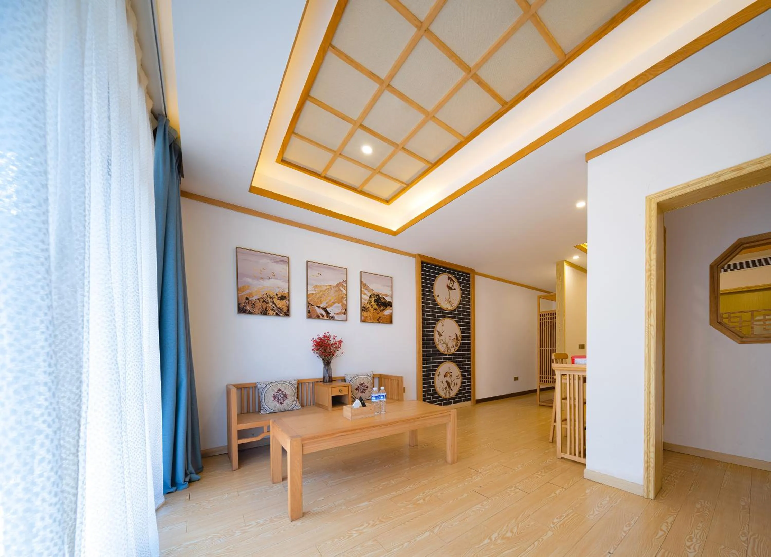 Suite with Balcony in Zhangjiajie DreamWay Hotel-Free airport-Zhangjiajie high-speed rail pick-up and drop-off service