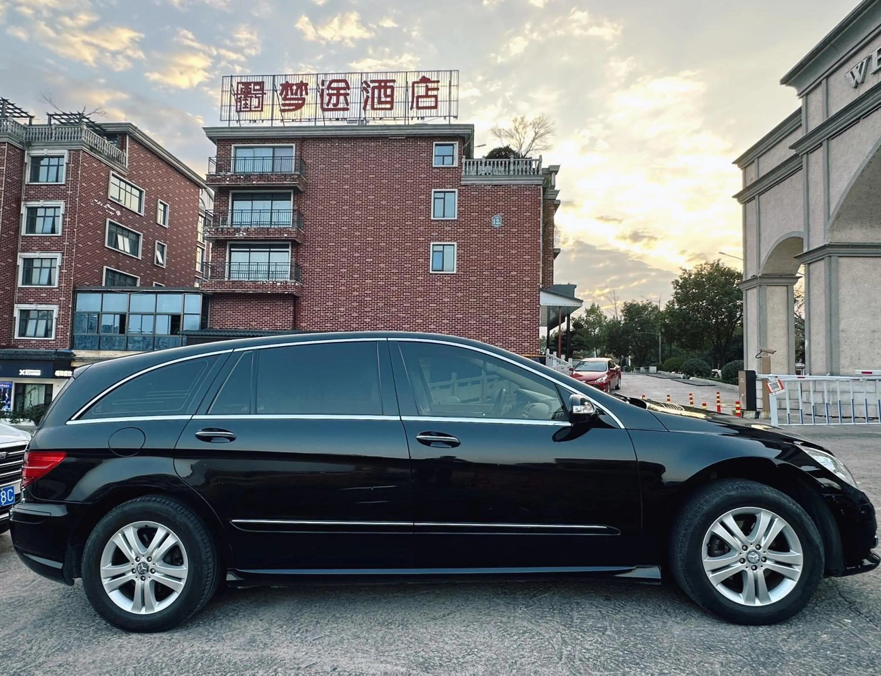 Zhangjiajie DreamWay Hotel-Free airport-Zhangjiajie high-speed rail pick-up and drop-off service