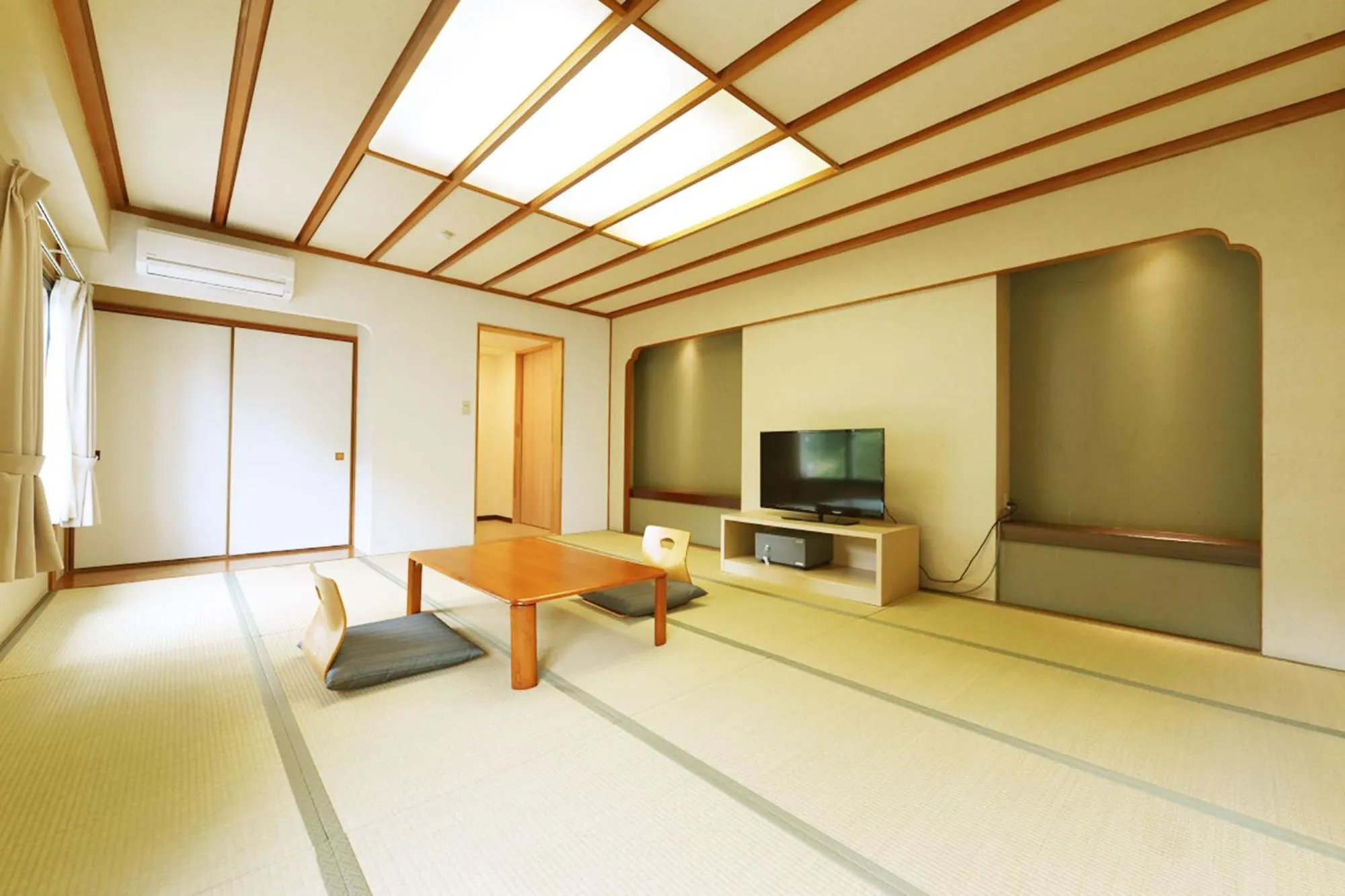 Photo of the whole room, Bed in Ooedo Onsen Monogatari Hotel Suiyotei