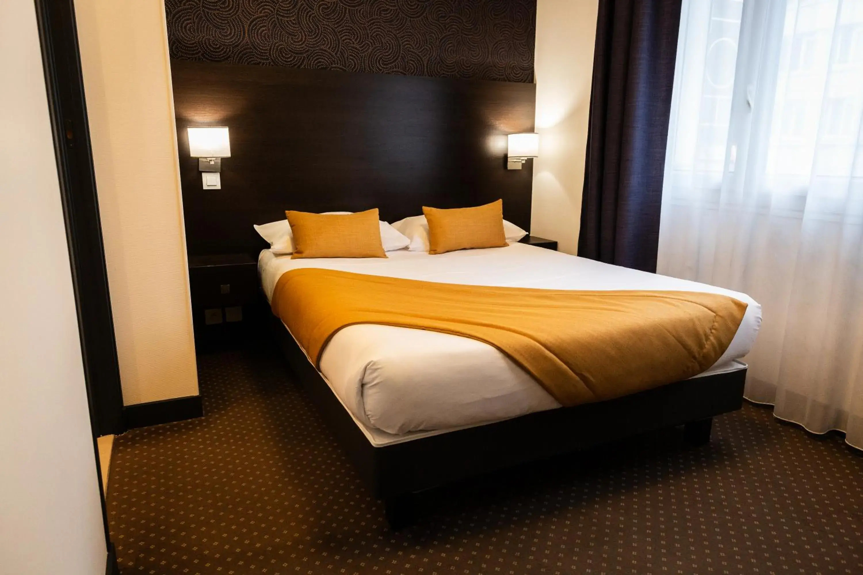 Bedroom, Bed in Hotel Astrid Caen centre Bedroom, Bed in Hotel Astrid Caen centre