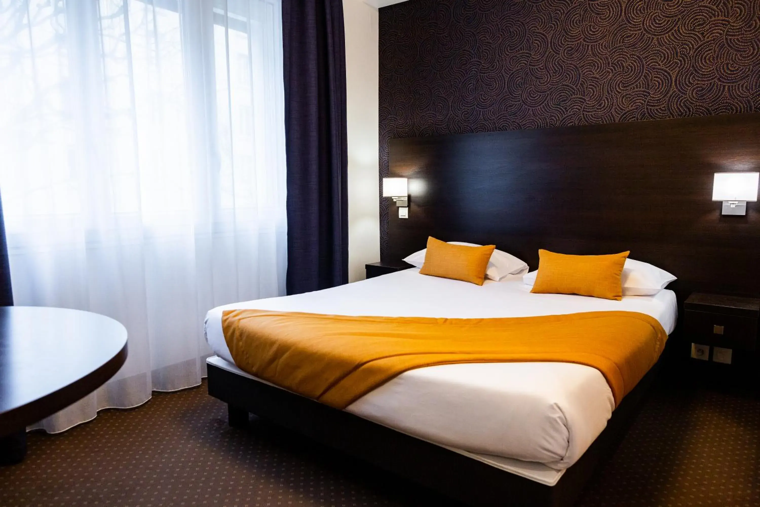 Confort Double Room in Hotel Astrid Caen centre Confort Double Room in Hotel Astrid Caen centre