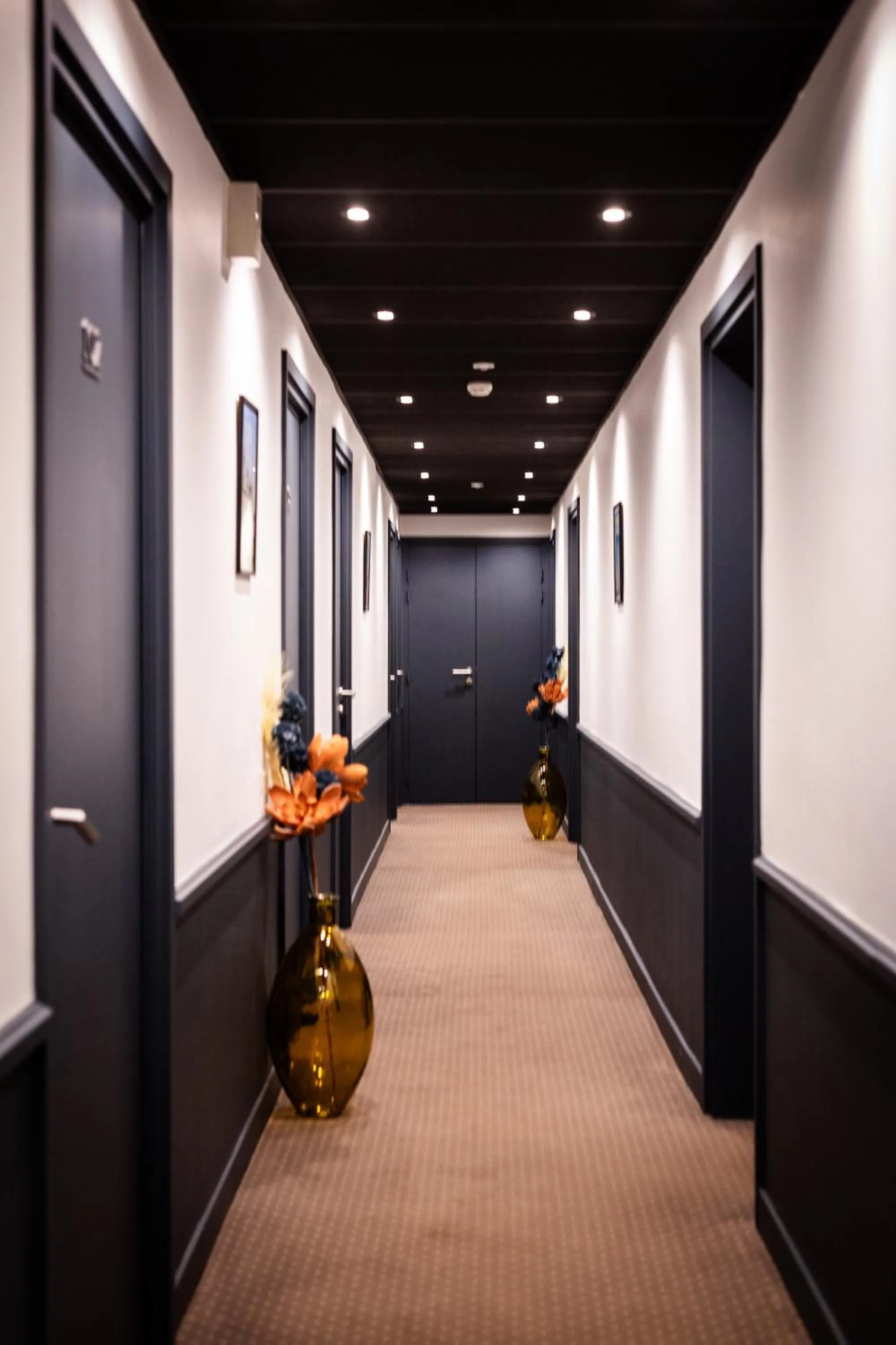 Property building in Hotel Astrid Caen centre