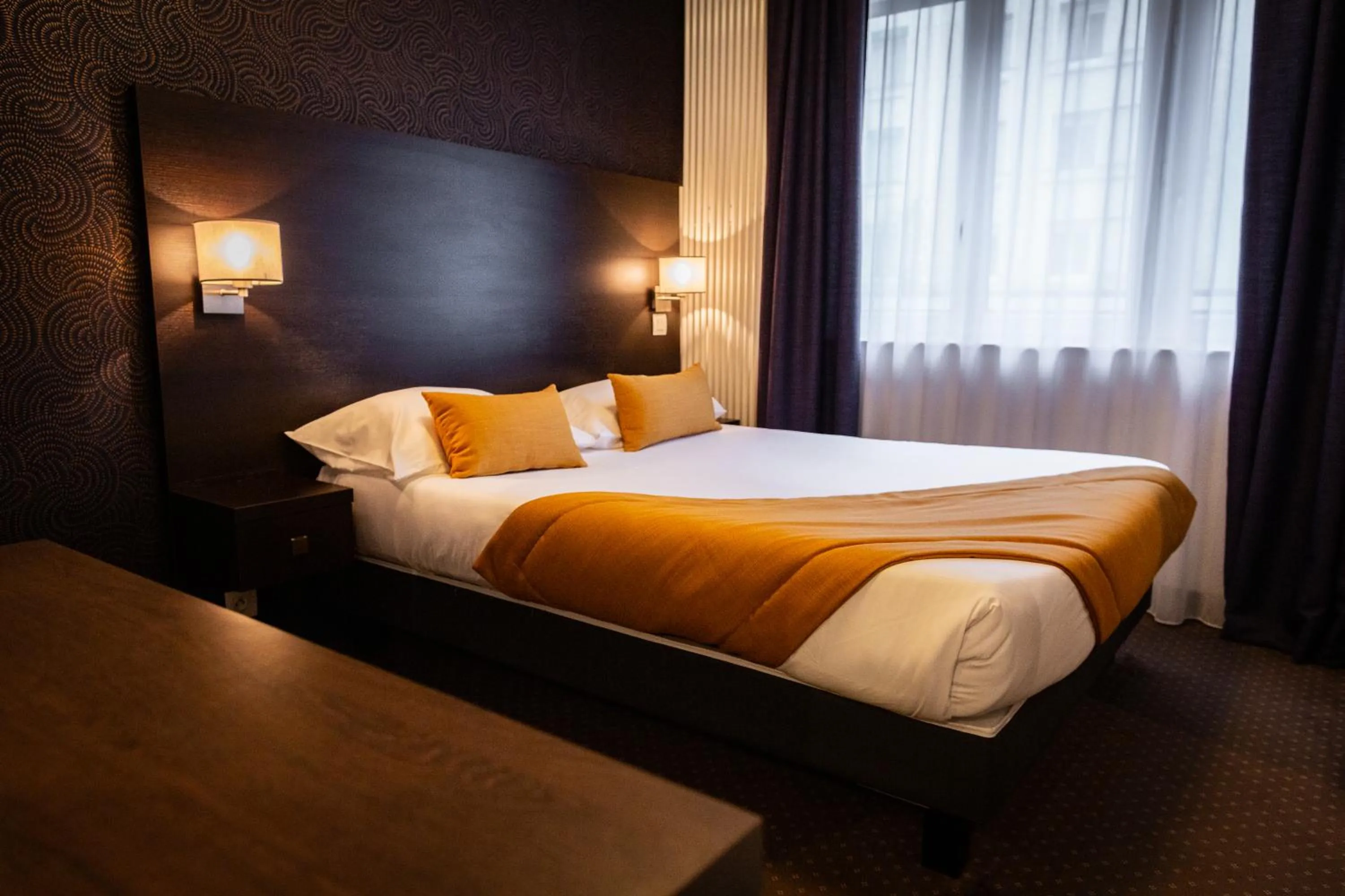 Bedroom, Bed in Hotel Astrid Caen centre