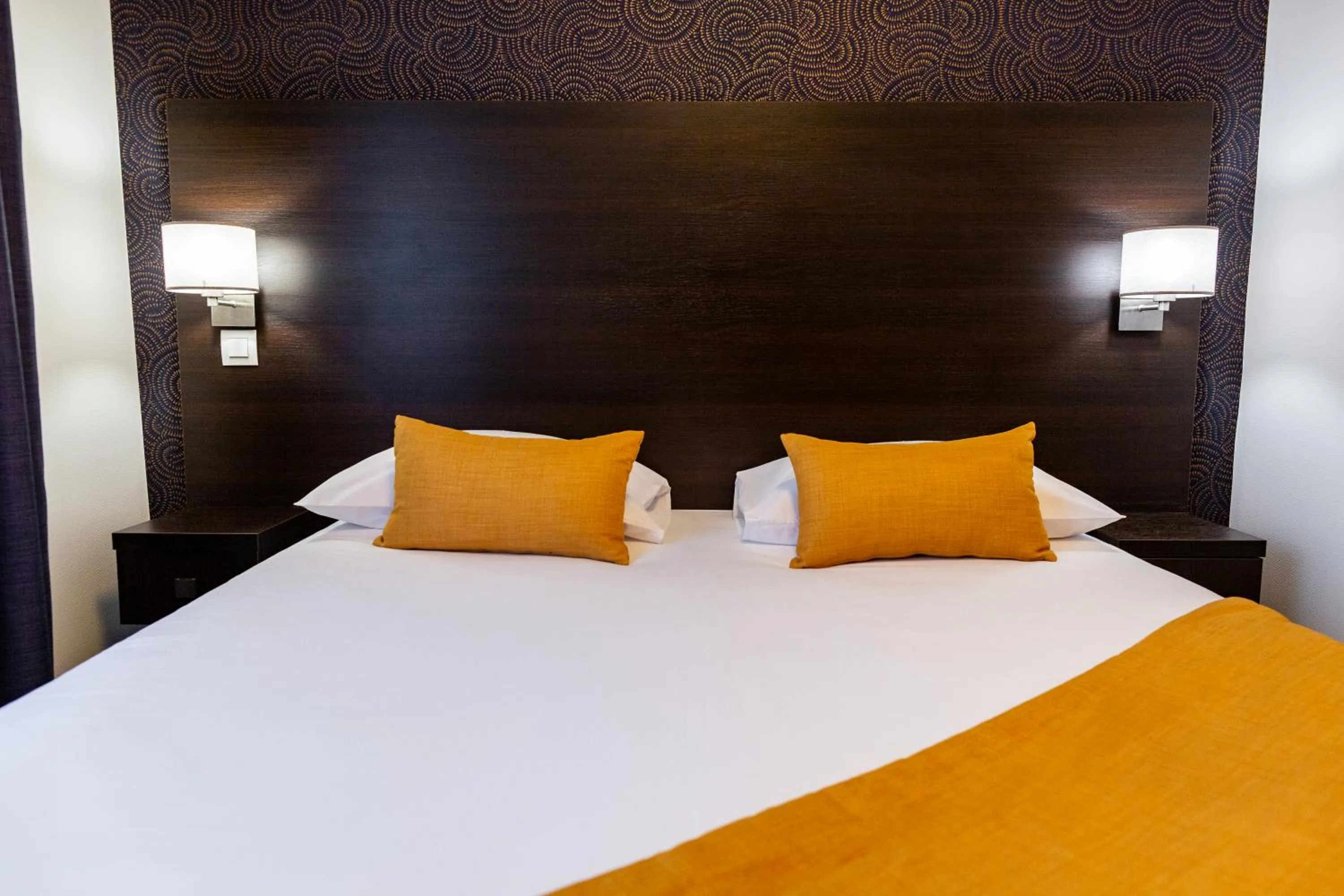 Bedroom, Bed in Hotel Astrid Caen centre