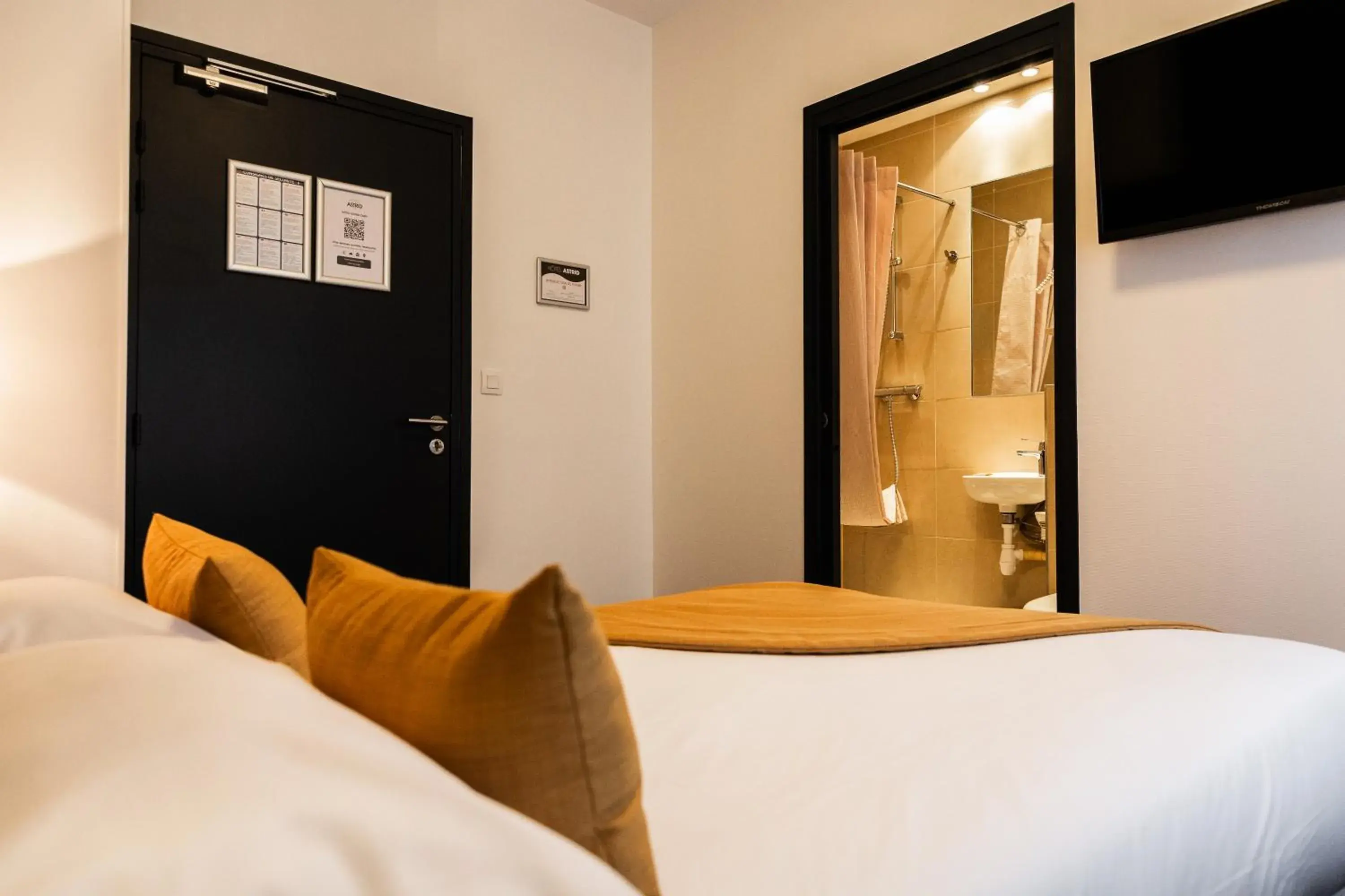 Photo of the whole room, Bed in Hotel Astrid Caen centre Photo of the whole room, Bed in Hotel Astrid Caen centre