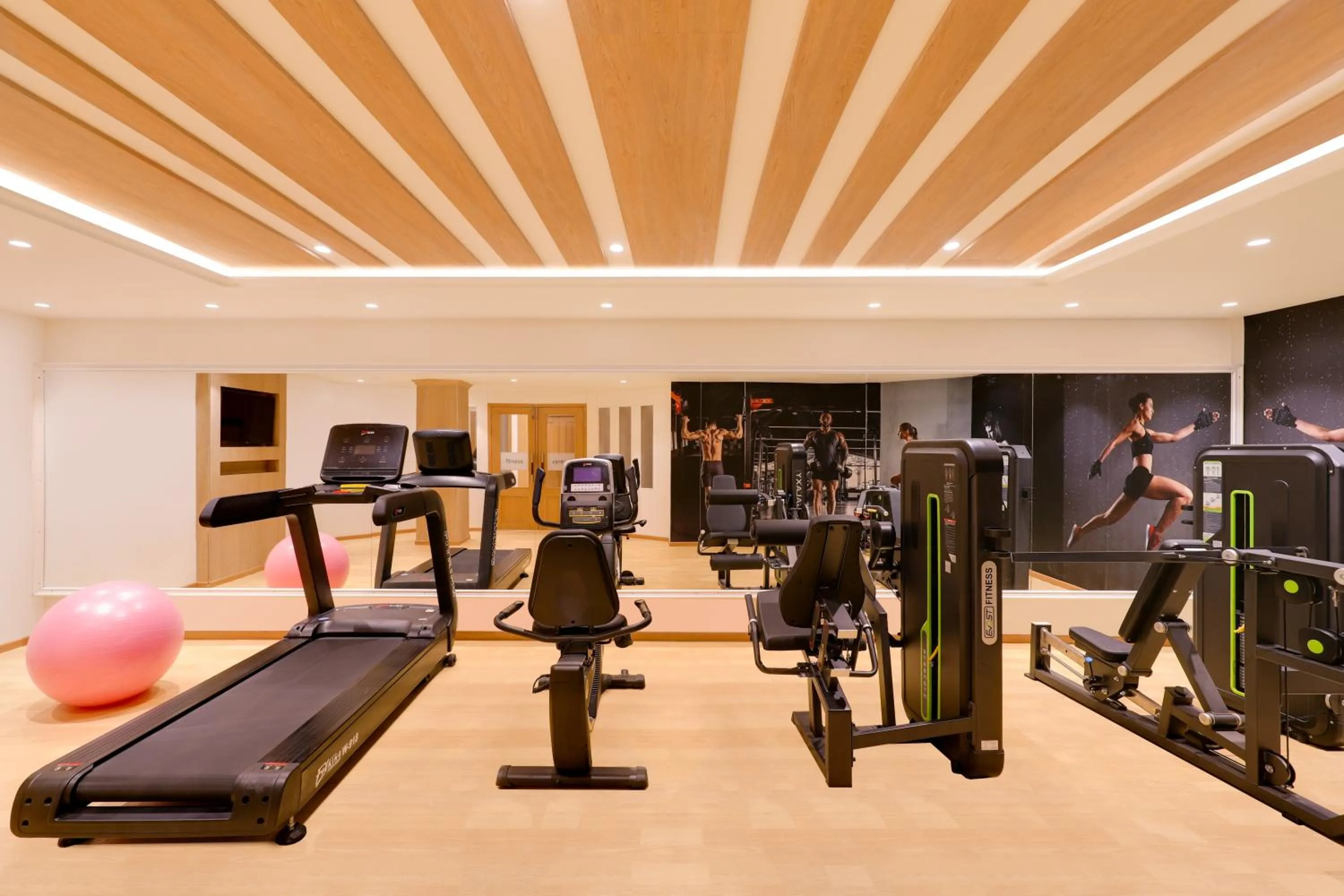 Fitness centre/facilities in Lemon Tree Hotel Bhopal