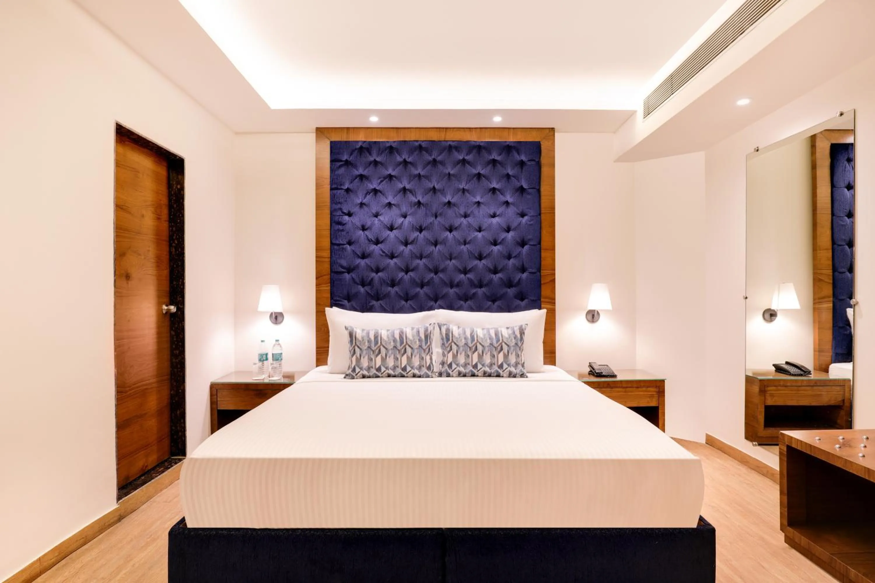 Bedroom, Bed in Lemon Tree Hotel Bhopal