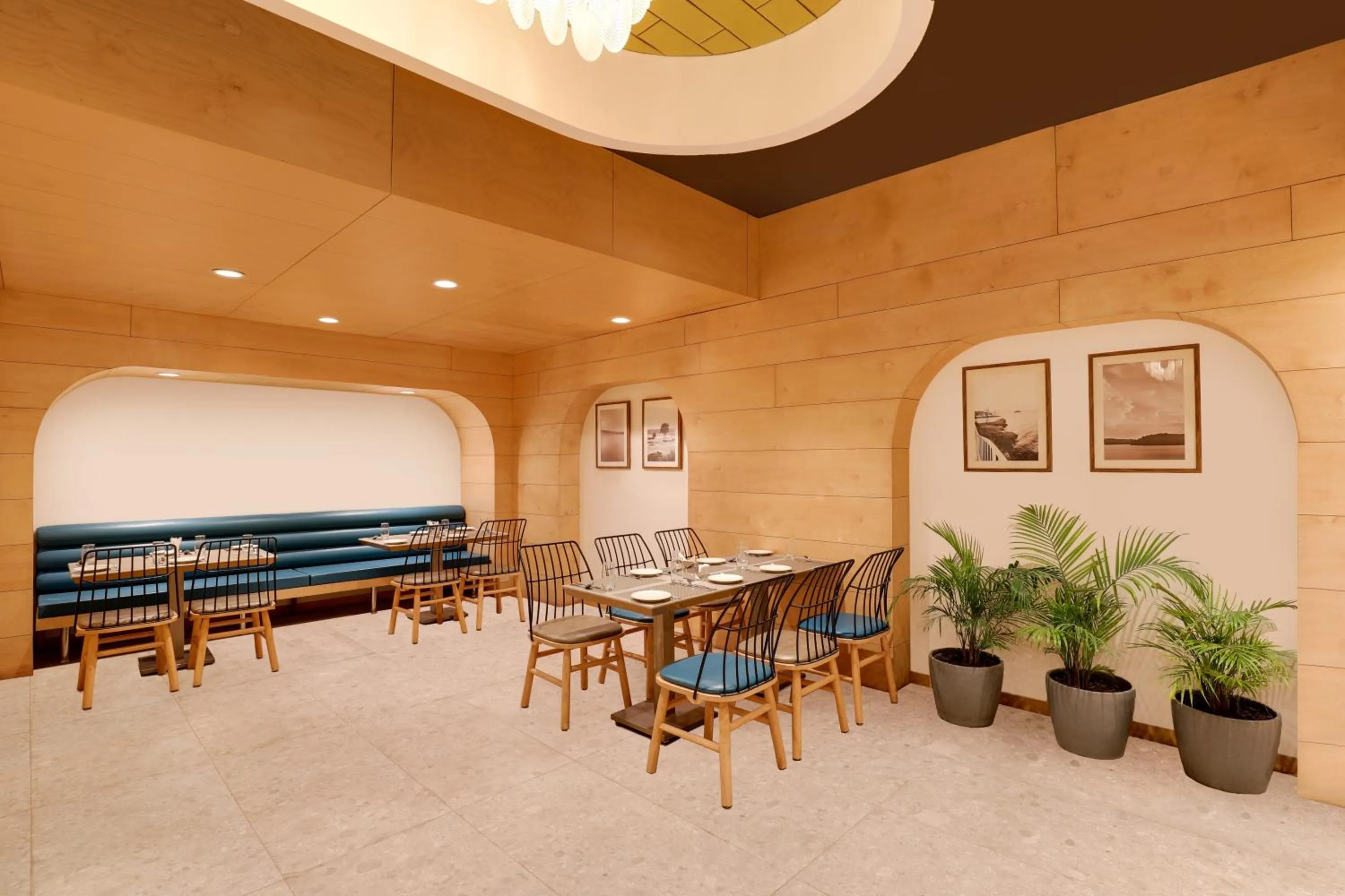 Dining area in Lemon Tree Hotel Bhopal